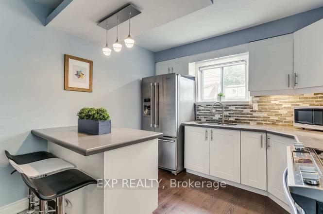 Photo 5 of 102 Rosslyn Avenue N, Hamilton, Crown Point — HOMEH