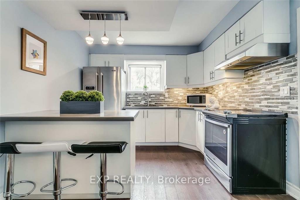 Photo 6 of 102 Rosslyn Avenue N, Hamilton, Crown Point — HOMEH