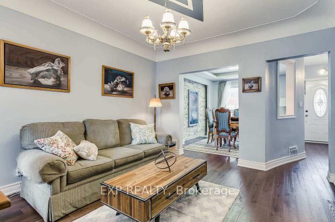 Photo 7 of 102 Rosslyn Avenue N, Hamilton, Crown Point — HOMEH