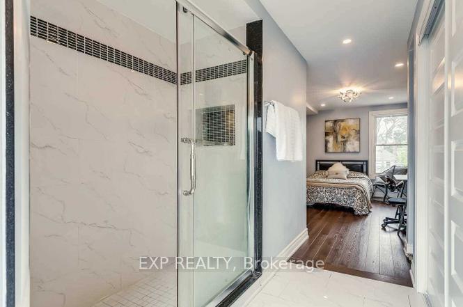 Photo 12 of 102 Rosslyn Avenue N, Hamilton, Crown Point — HOMEH