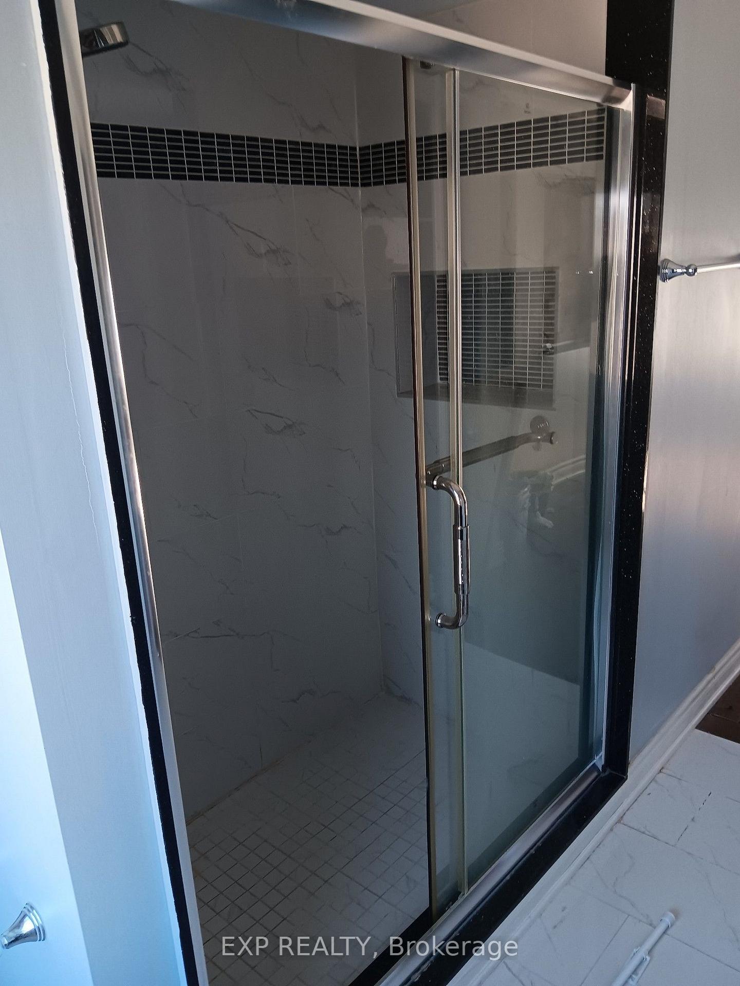 Photo 17 of 102 Rosslyn Avenue N, Hamilton, Crown Point — HOMEH