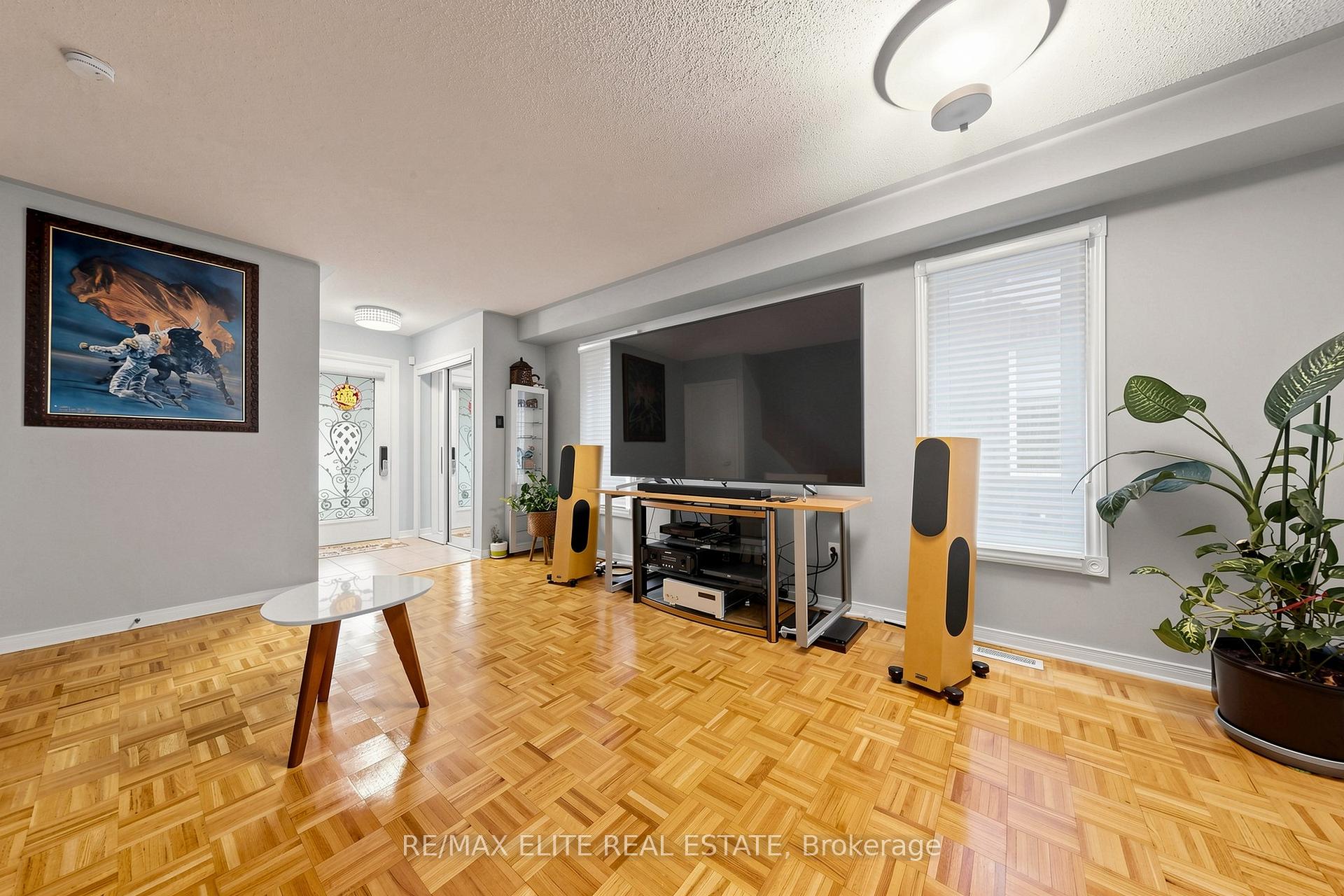 Photo 3 of 54 National Pine Drive, Vaughan, Vellore Village — HOMEH