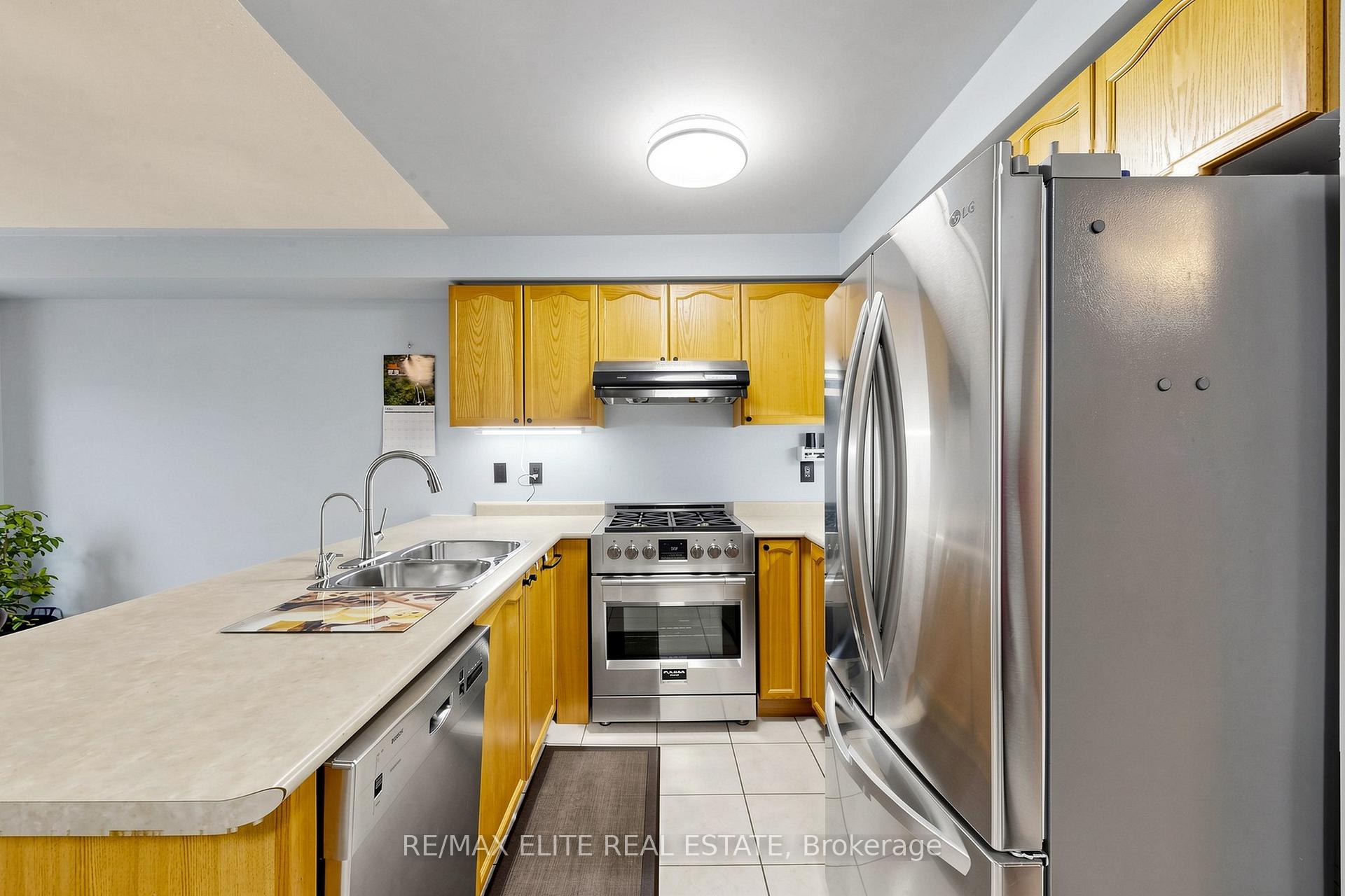 Photo 4 of 54 National Pine Drive, Vaughan, Vellore Village — HOMEH