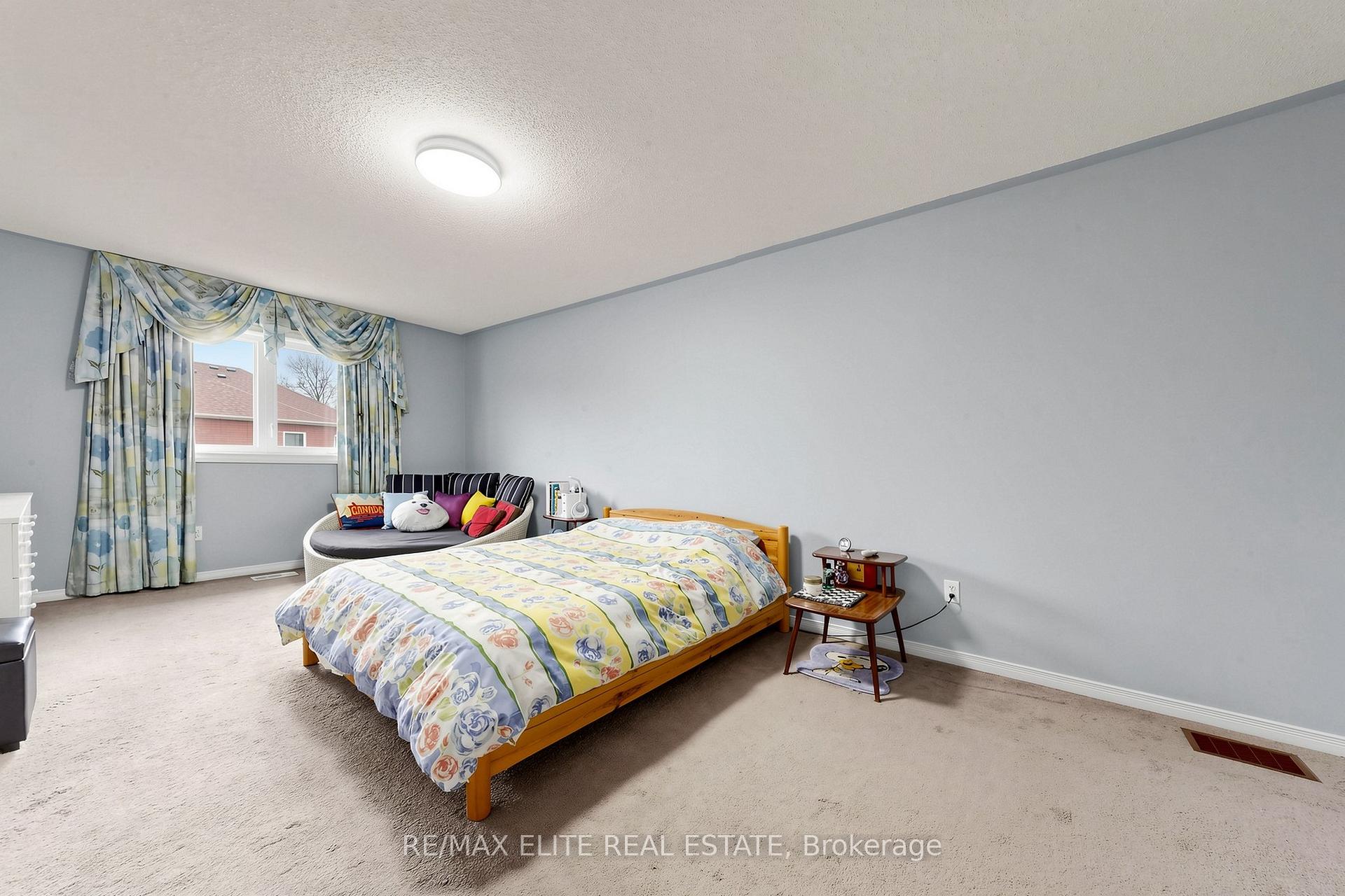 Photo 20 of 54 National Pine Drive, Vaughan, Vellore Village — HOMEH