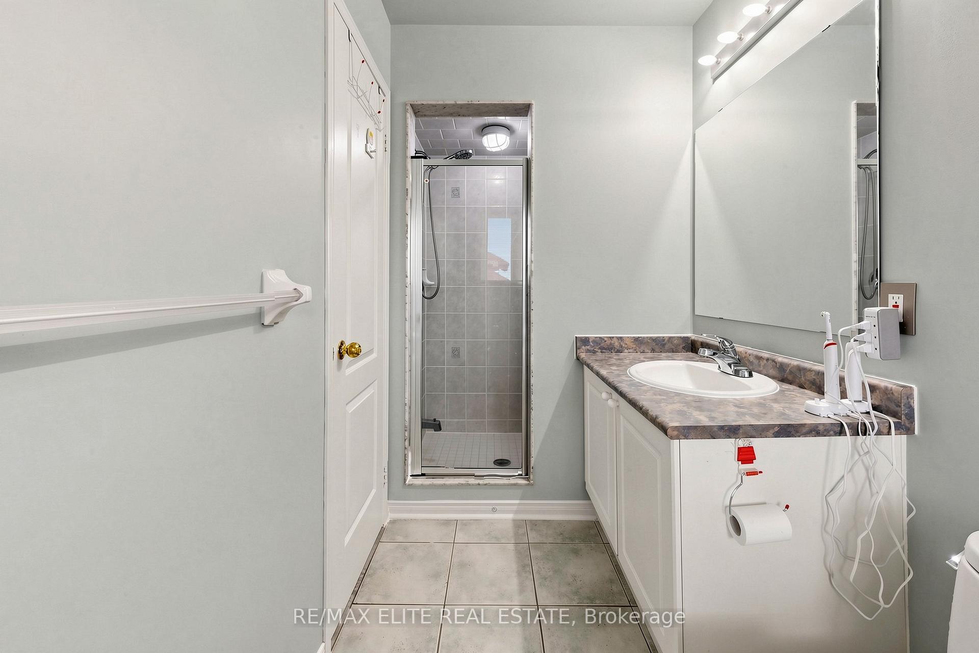 Photo 23 of 54 National Pine Drive, Vaughan, Vellore Village — HOMEH