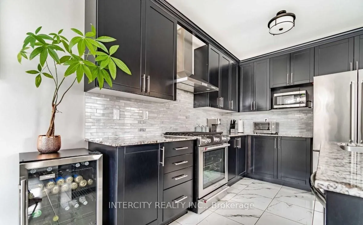 Photo 4 of 363 Robert Parkinson Drive, Brampton, Brampton North — HOMEH