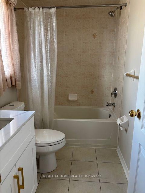 Photo 5 of 69 Crystal Glen Crescent, Brampton, Credit Valley — HOMEH