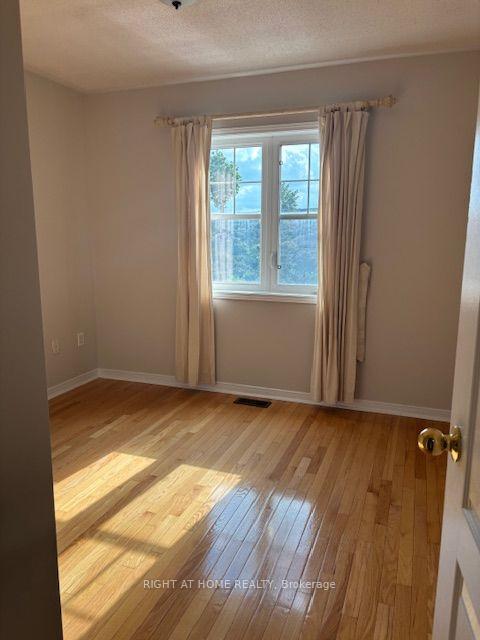 Photo 12 of 69 Crystal Glen Crescent, Brampton, Credit Valley — HOMEH