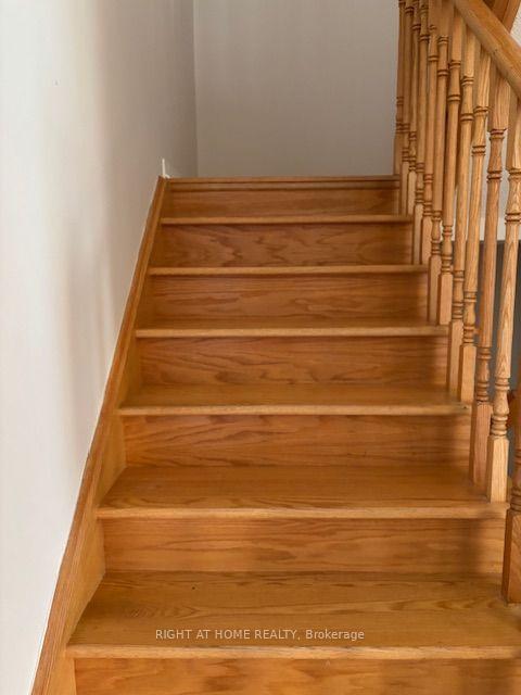 Photo 19 of 69 Crystal Glen Crescent, Brampton, Credit Valley — HOMEH