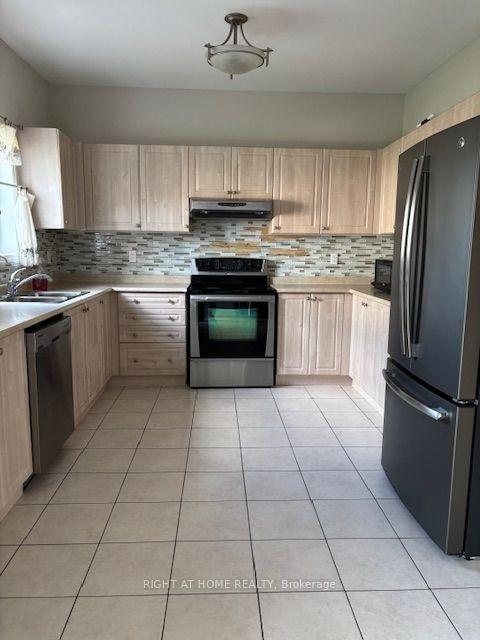 Photo 20 of 69 Crystal Glen Crescent, Brampton, Credit Valley — HOMEH
