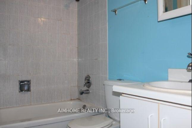 Photo 13 of Unit Upper, 137 Irenemount Crescent, Markham, Middlefield — HOMEH