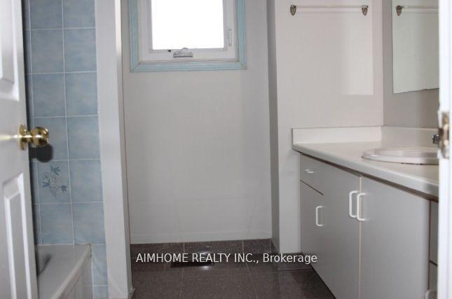 Photo 17 of Unit Upper, 137 Irenemount Crescent, Markham, Middlefield — HOMEH