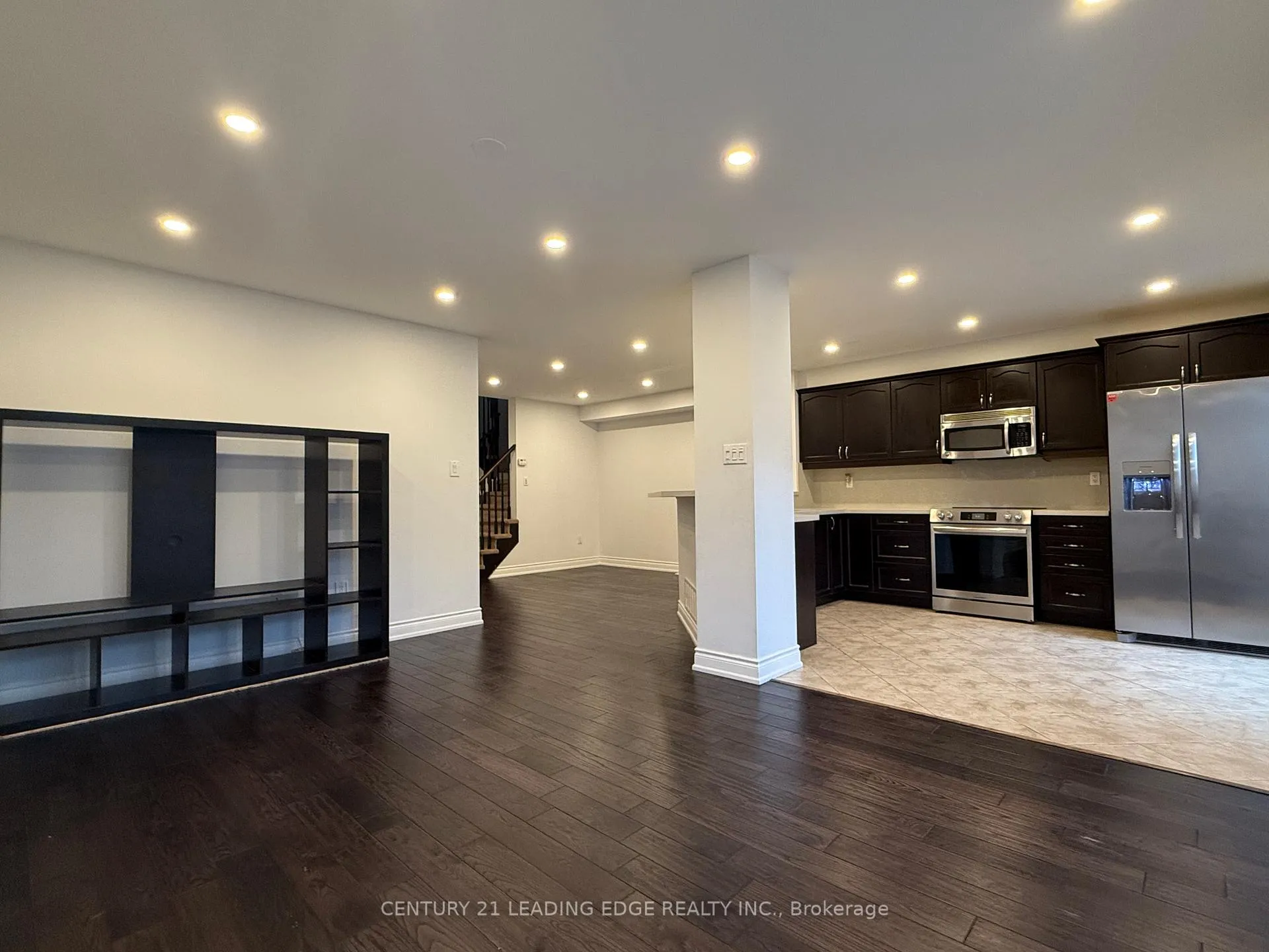Photo 3 of 1887 Liatris Drive, Pickering, Duffin Heights — HOMEH