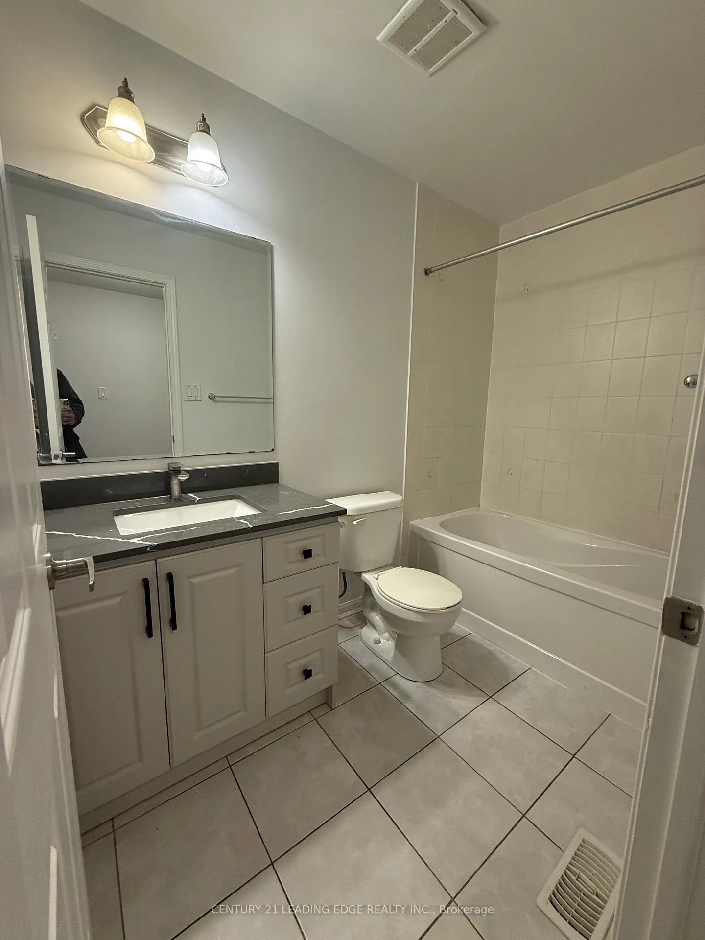 Photo 8 of 1887 Liatris Drive, Pickering, Duffin Heights — HOMEH