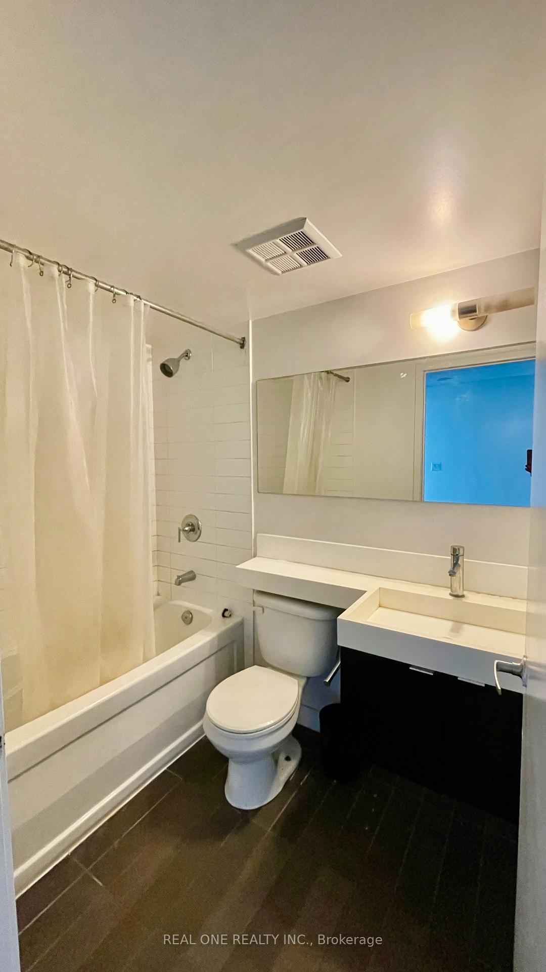 Photo 10 of Unit 2816, 25 Telegram Mews, Toronto, Waterfront Communities — HOMEH