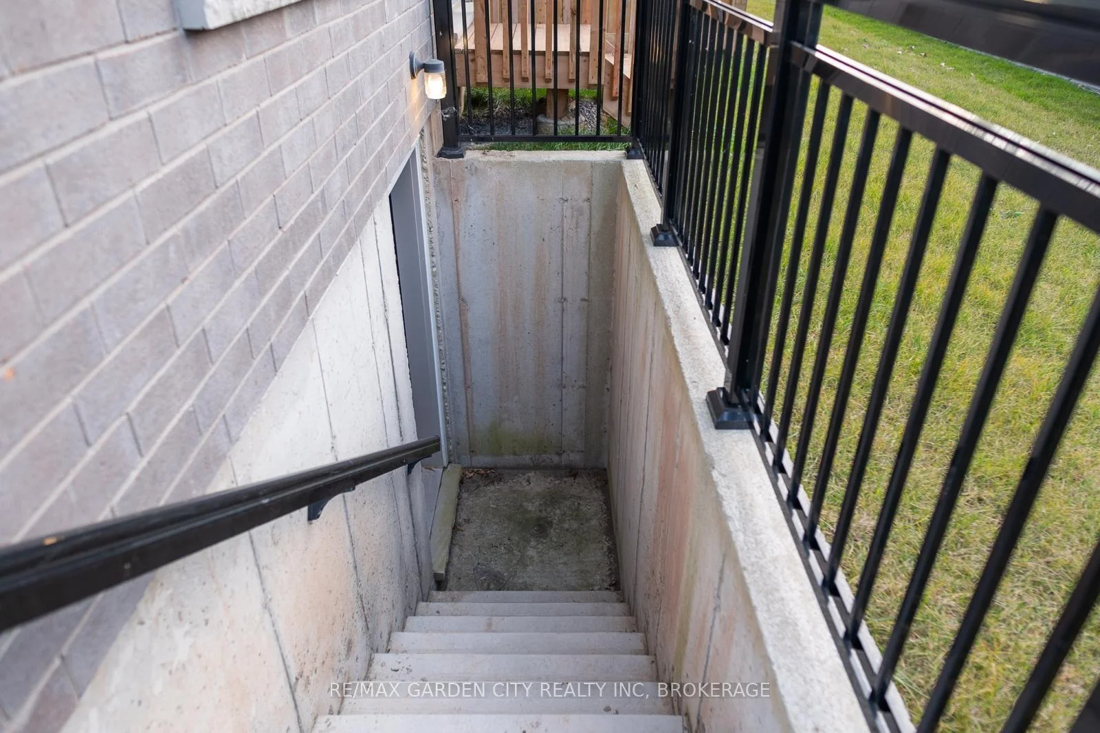 Photo 31 of Unit 20, 4552 Portage Road, Niagara Falls, Cherrywood — HOMEH