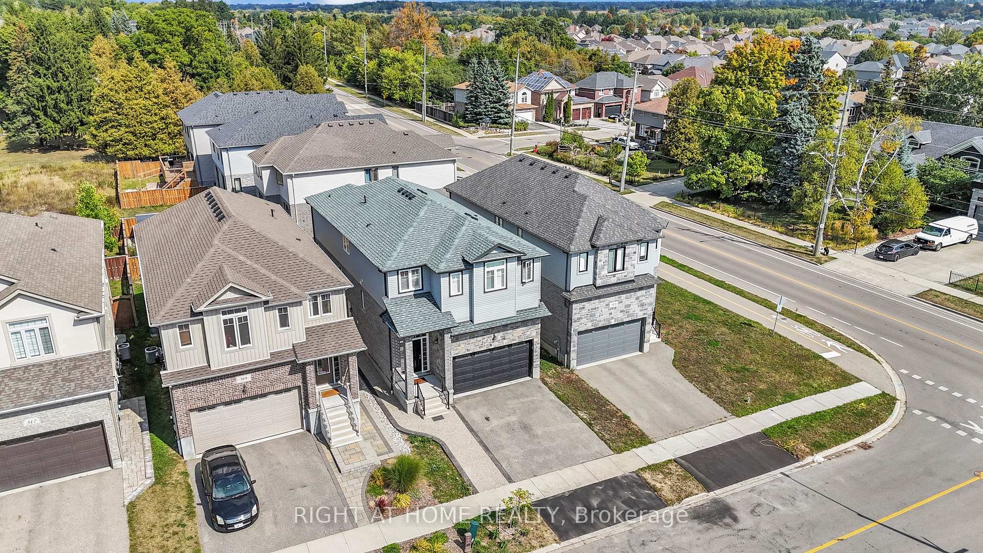 Photo 3 of 321 Carriage Way, Waterloo, Bridgeport — HOMEH