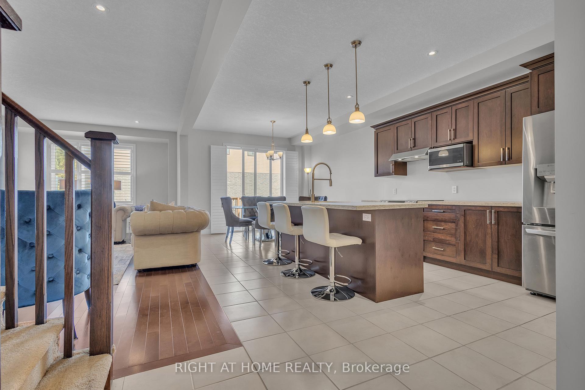 Photo 7 of 321 Carriage Way, Waterloo, Bridgeport — HOMEH