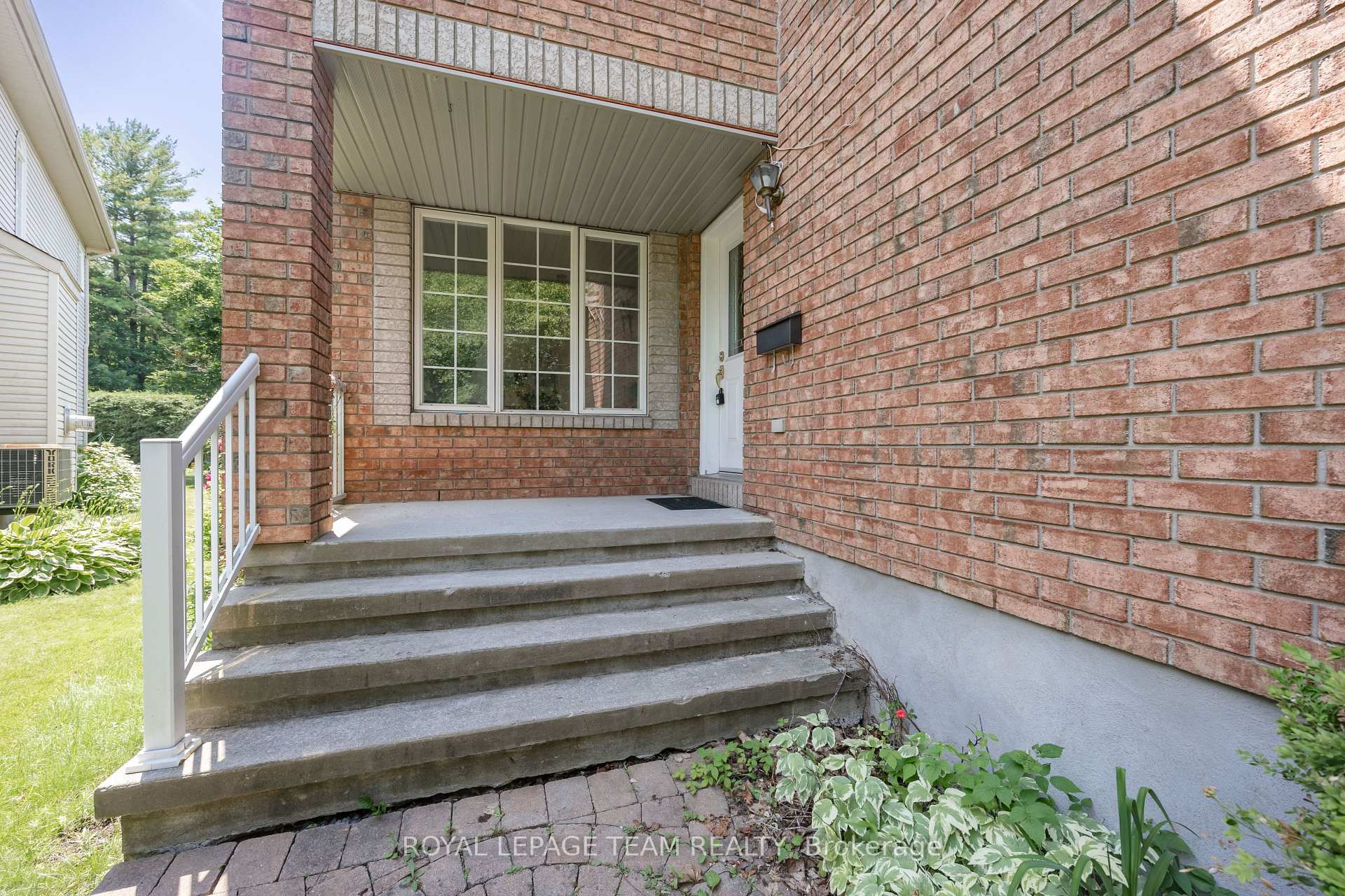 Photo 3 of 29 Keno Way, Ottawa, Kanata - Kanata Lakes/Heritage Hills — HOMEH
