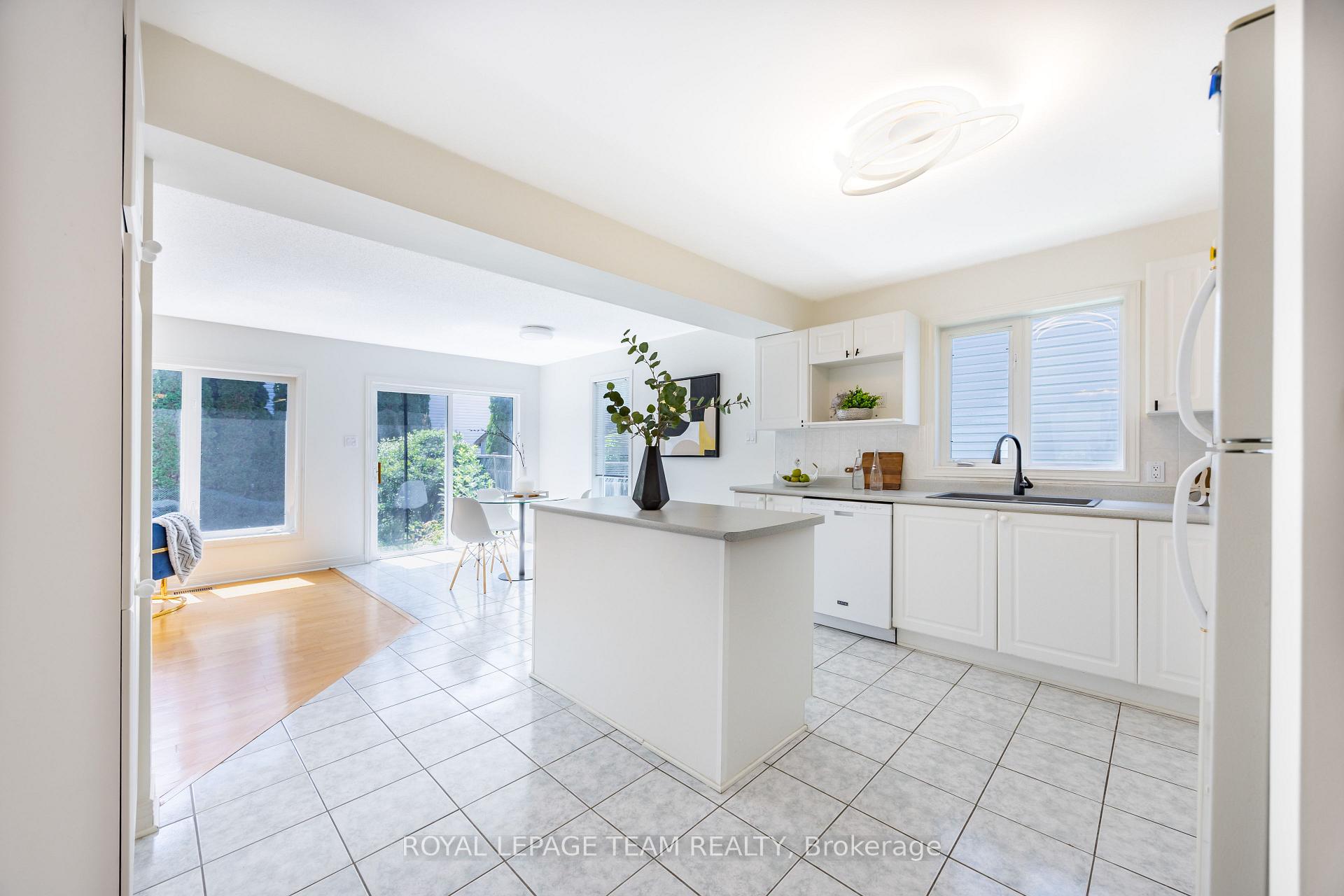 Photo 16 of 29 Keno Way, Ottawa, Kanata - Kanata Lakes/Heritage Hills — HOMEH