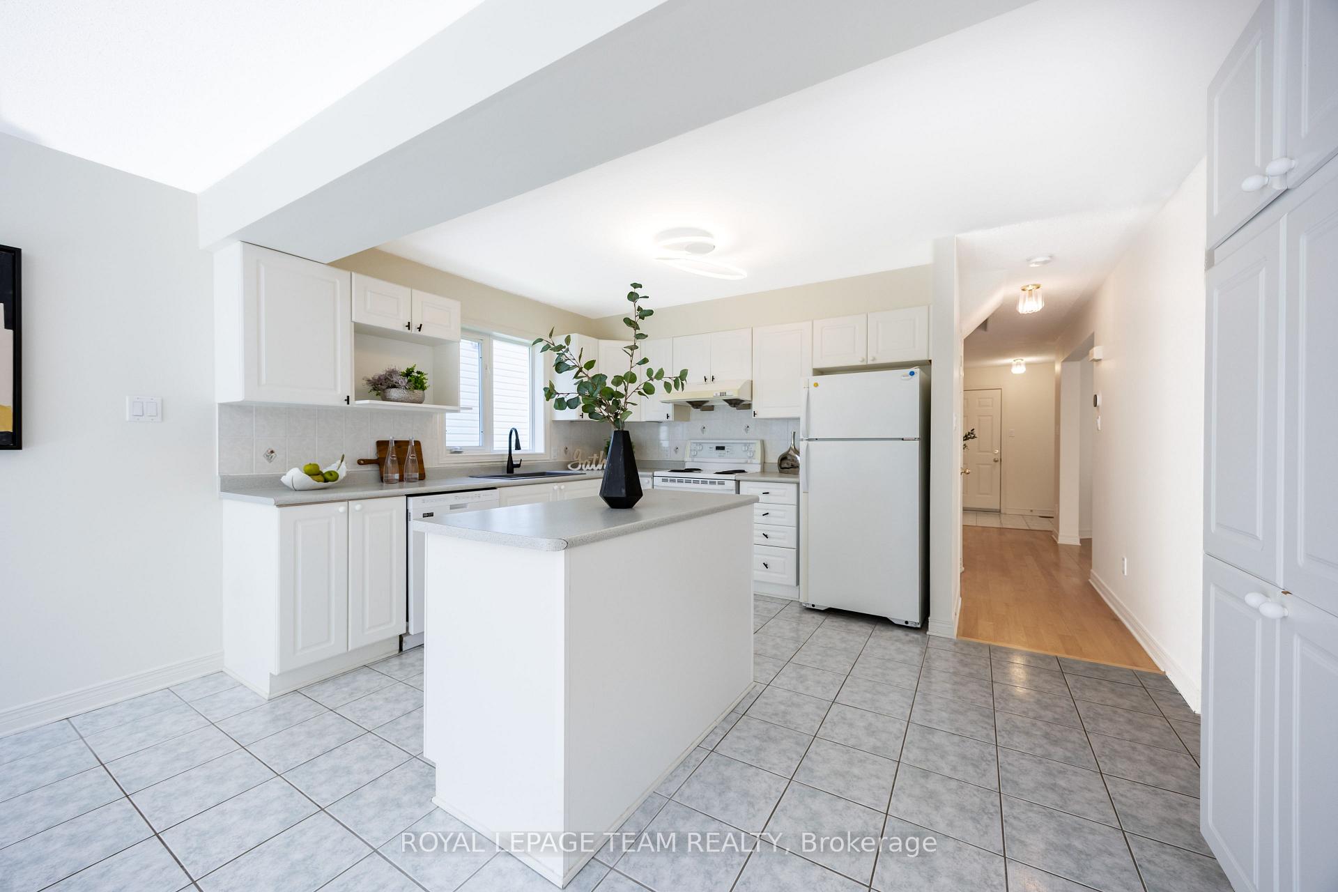 Photo 17 of 29 Keno Way, Ottawa, Kanata - Kanata Lakes/Heritage Hills — HOMEH