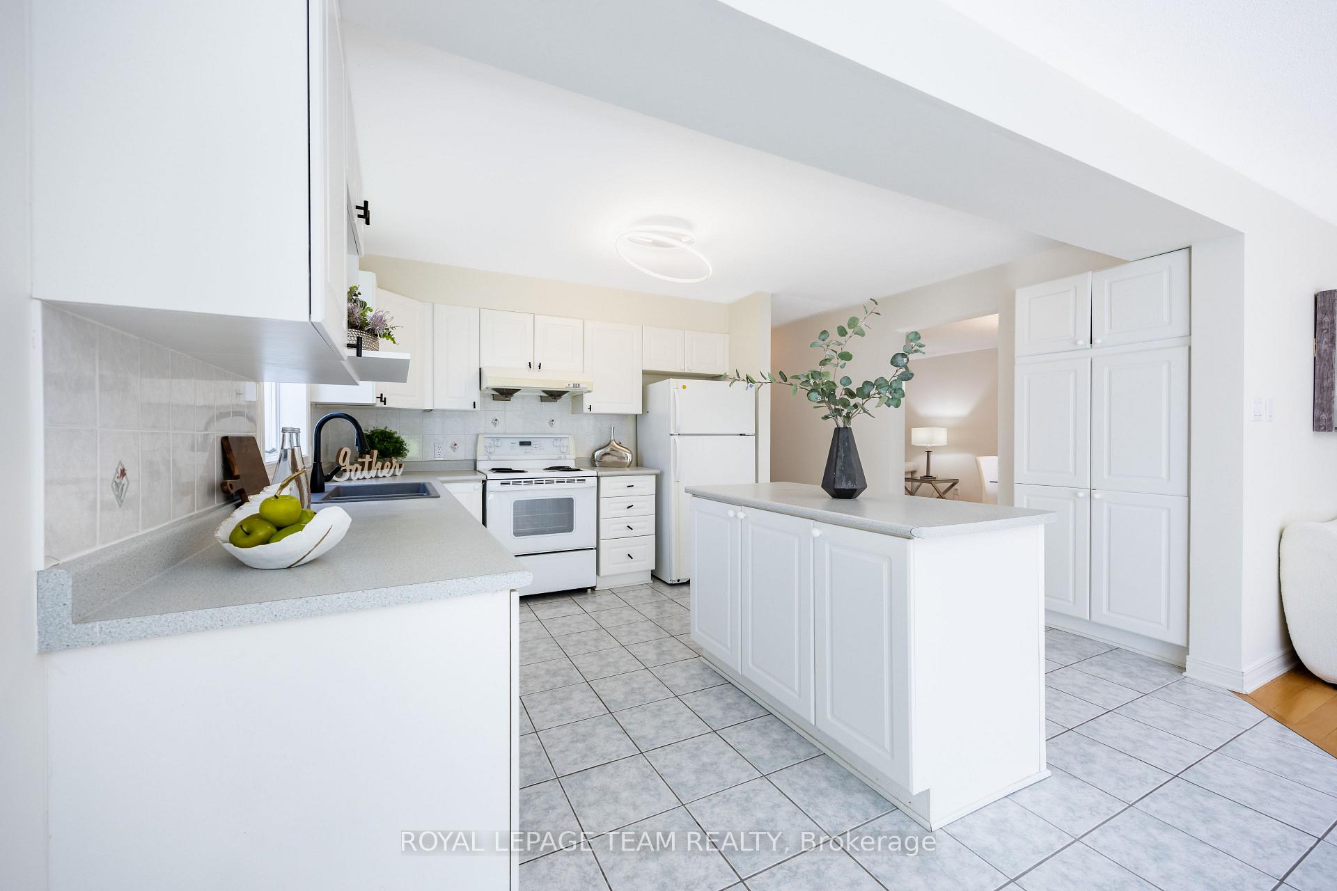 Photo 18 of 29 Keno Way, Ottawa, Kanata - Kanata Lakes/Heritage Hills — HOMEH