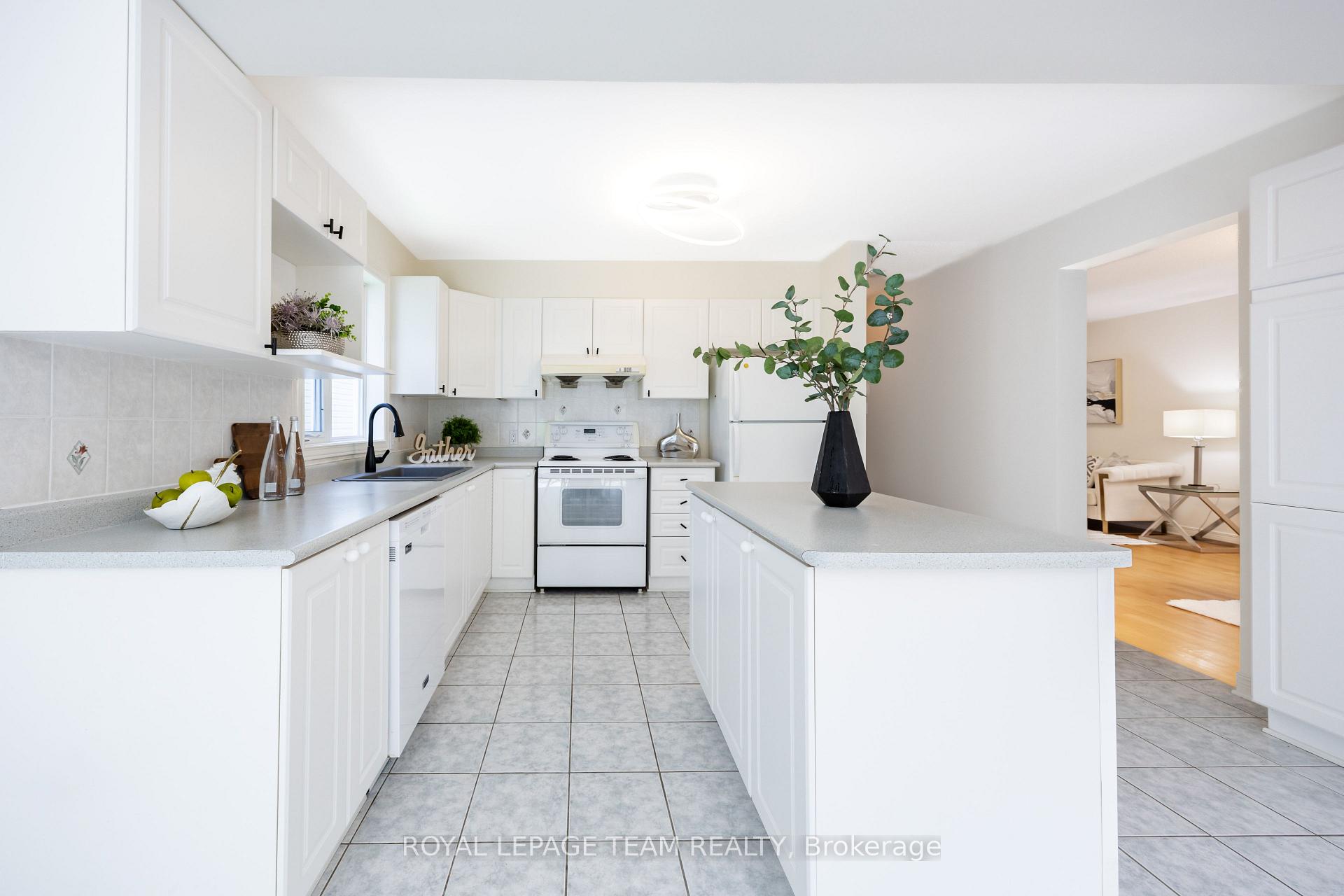Photo 19 of 29 Keno Way, Ottawa, Kanata - Kanata Lakes/Heritage Hills — HOMEH