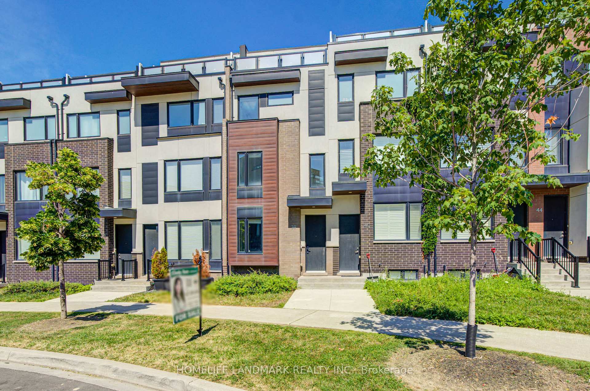 Photo 1 of 38 Sarah Jackson Crescent, North York, Downsview-Roding-CFB — HOMEH