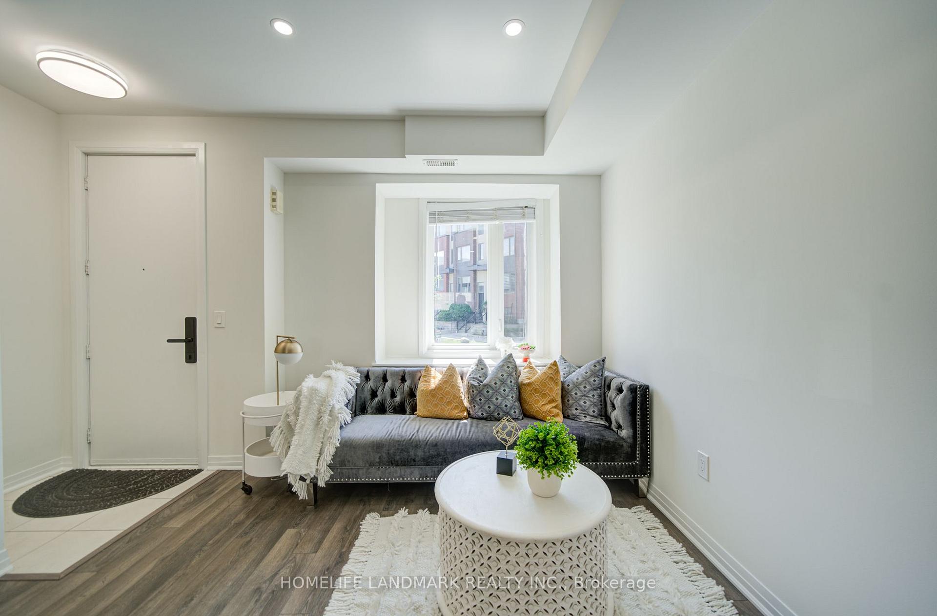 Photo 4 of 38 Sarah Jackson Crescent, North York, Downsview-Roding-CFB — HOMEH