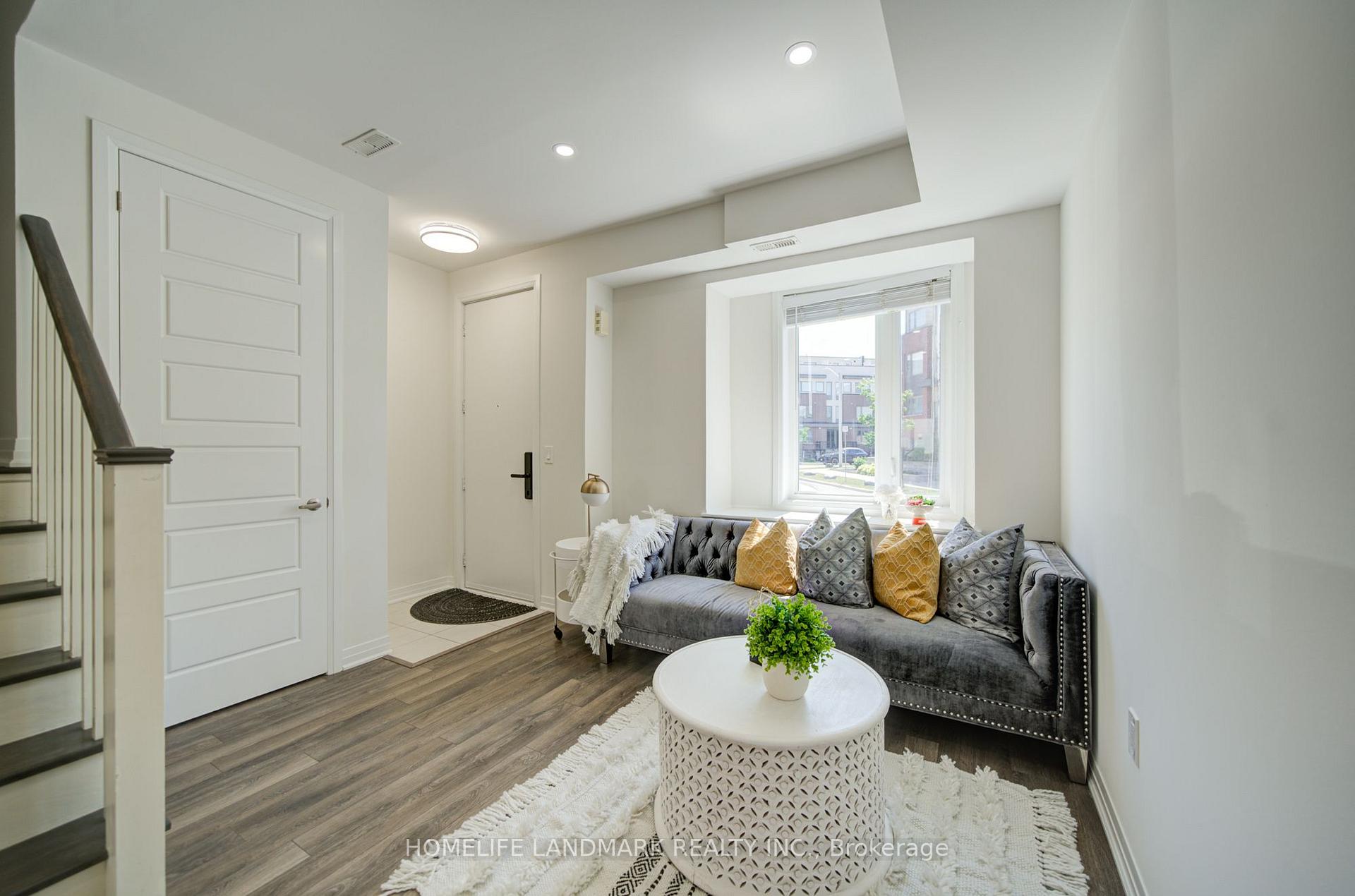 Photo 5 of 38 Sarah Jackson Crescent, North York, Downsview-Roding-CFB — HOMEH