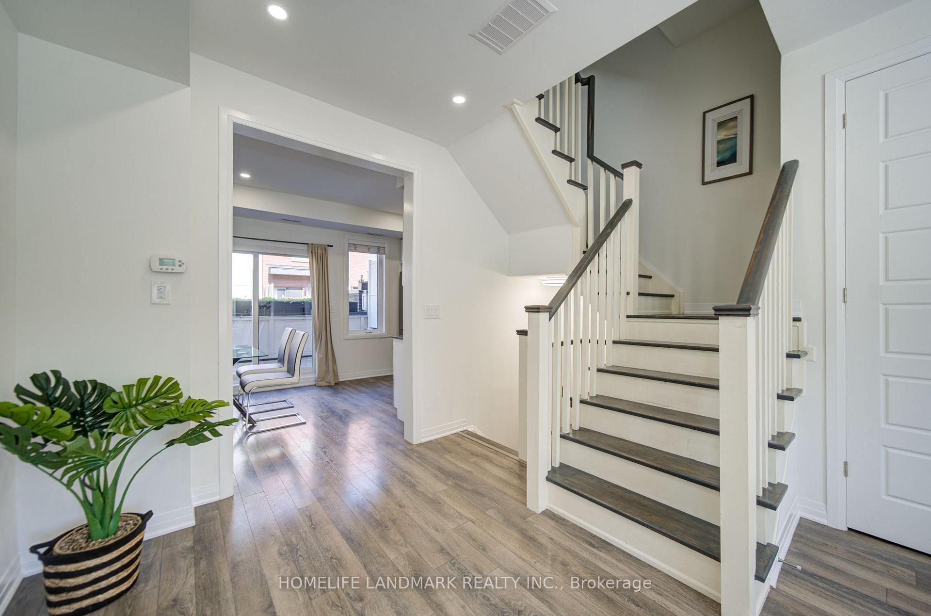 Photo 6 of 38 Sarah Jackson Crescent, North York, Downsview-Roding-CFB — HOMEH