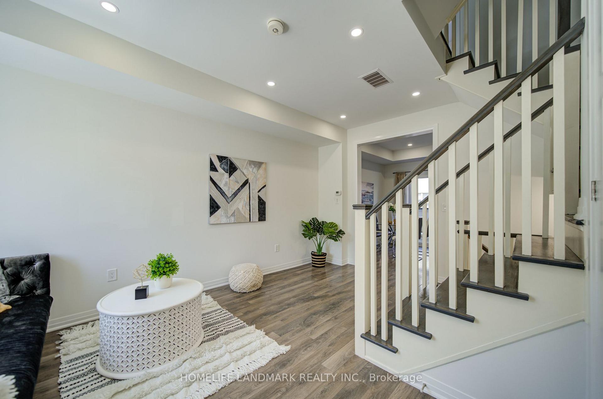 Photo 7 of 38 Sarah Jackson Crescent, North York, Downsview-Roding-CFB — HOMEH