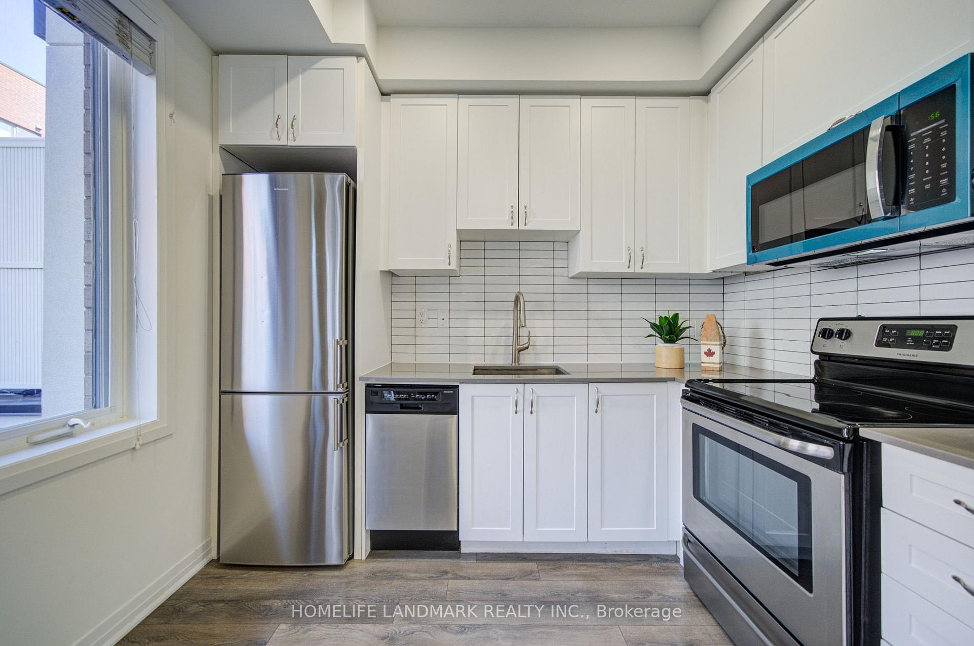 Photo 12 of 38 Sarah Jackson Crescent, North York, Downsview-Roding-CFB — HOMEH