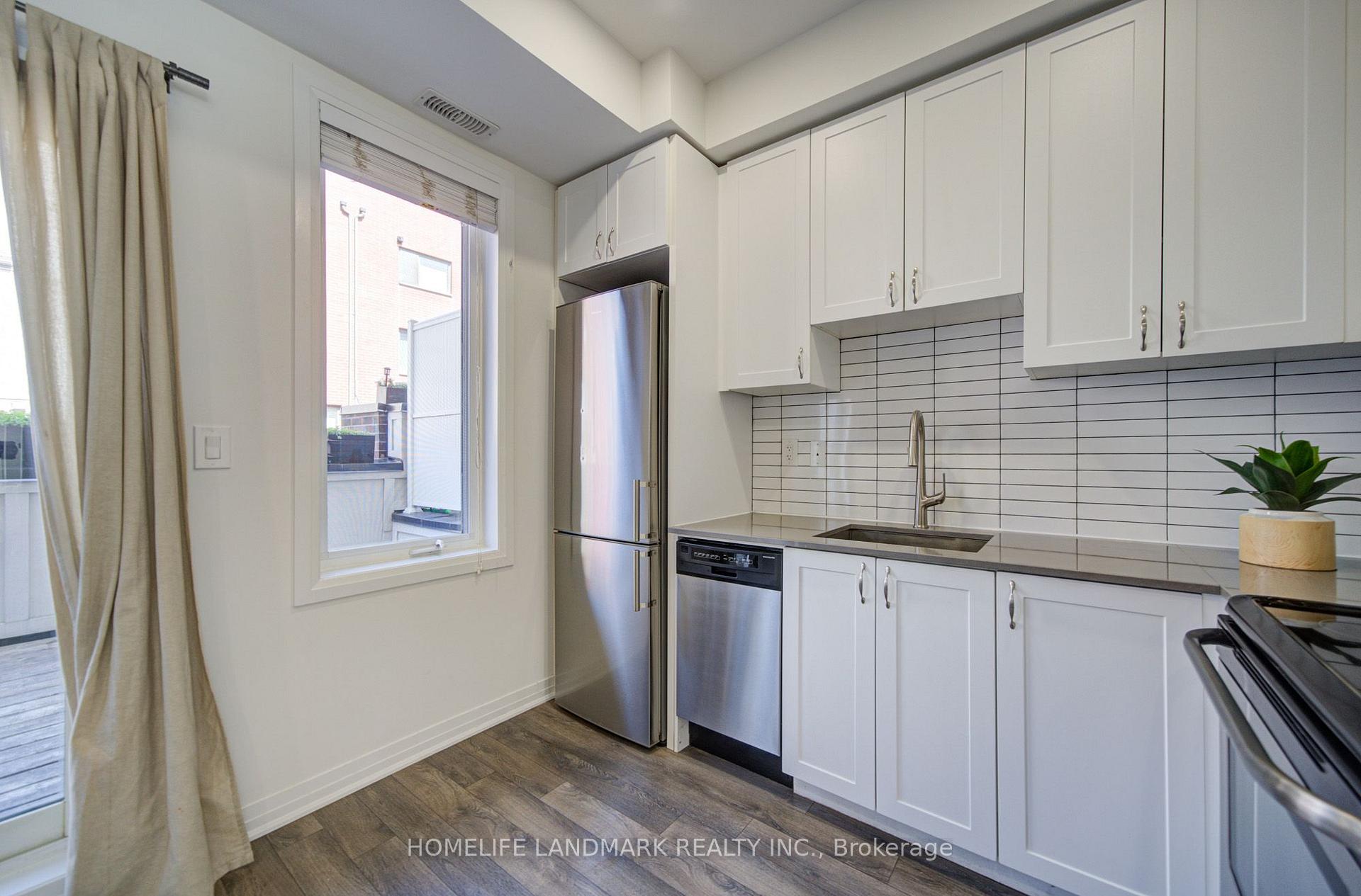 Photo 13 of 38 Sarah Jackson Crescent, North York, Downsview-Roding-CFB — HOMEH