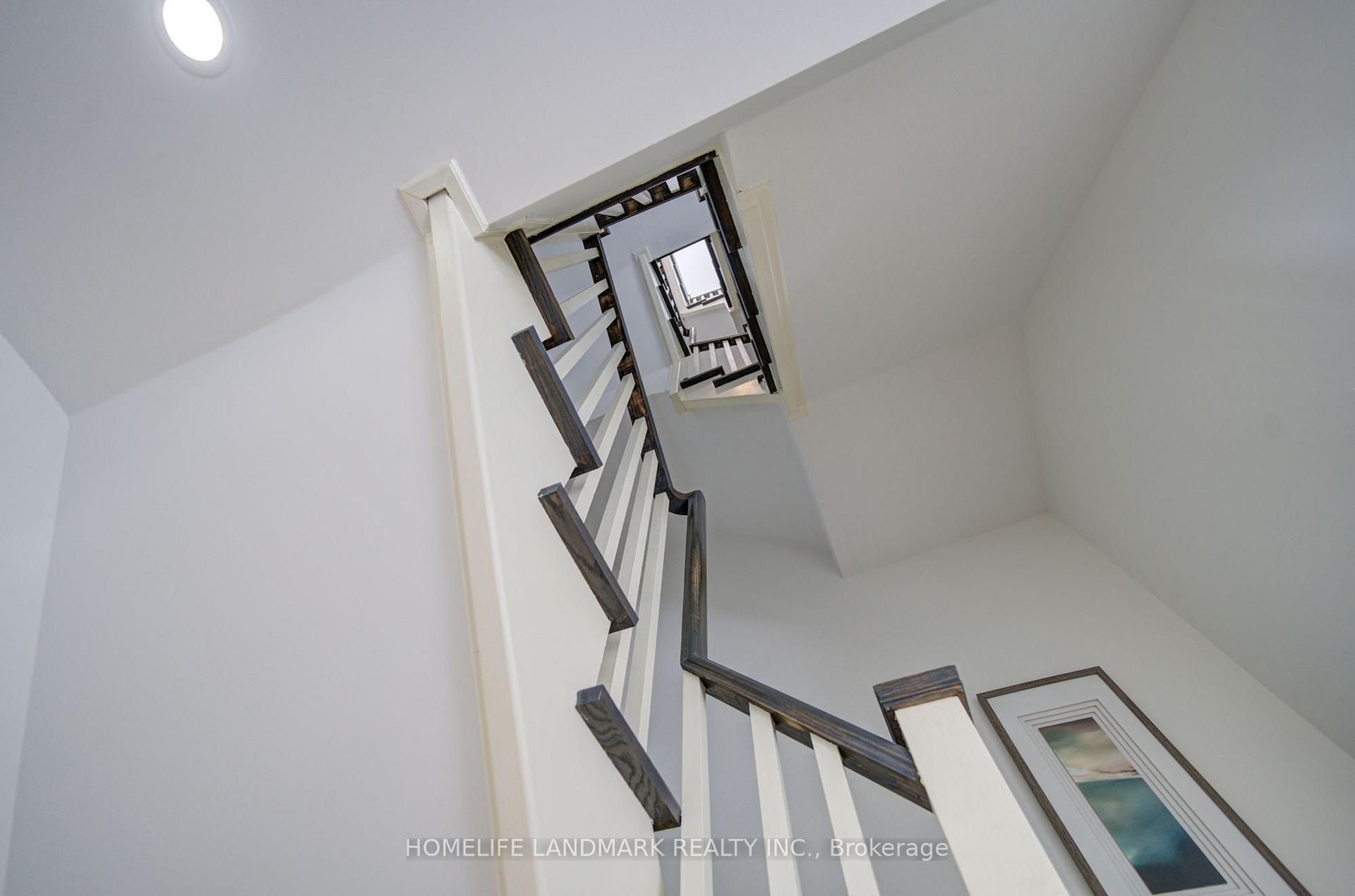 Photo 16 of 38 Sarah Jackson Crescent, North York, Downsview-Roding-CFB — HOMEH
