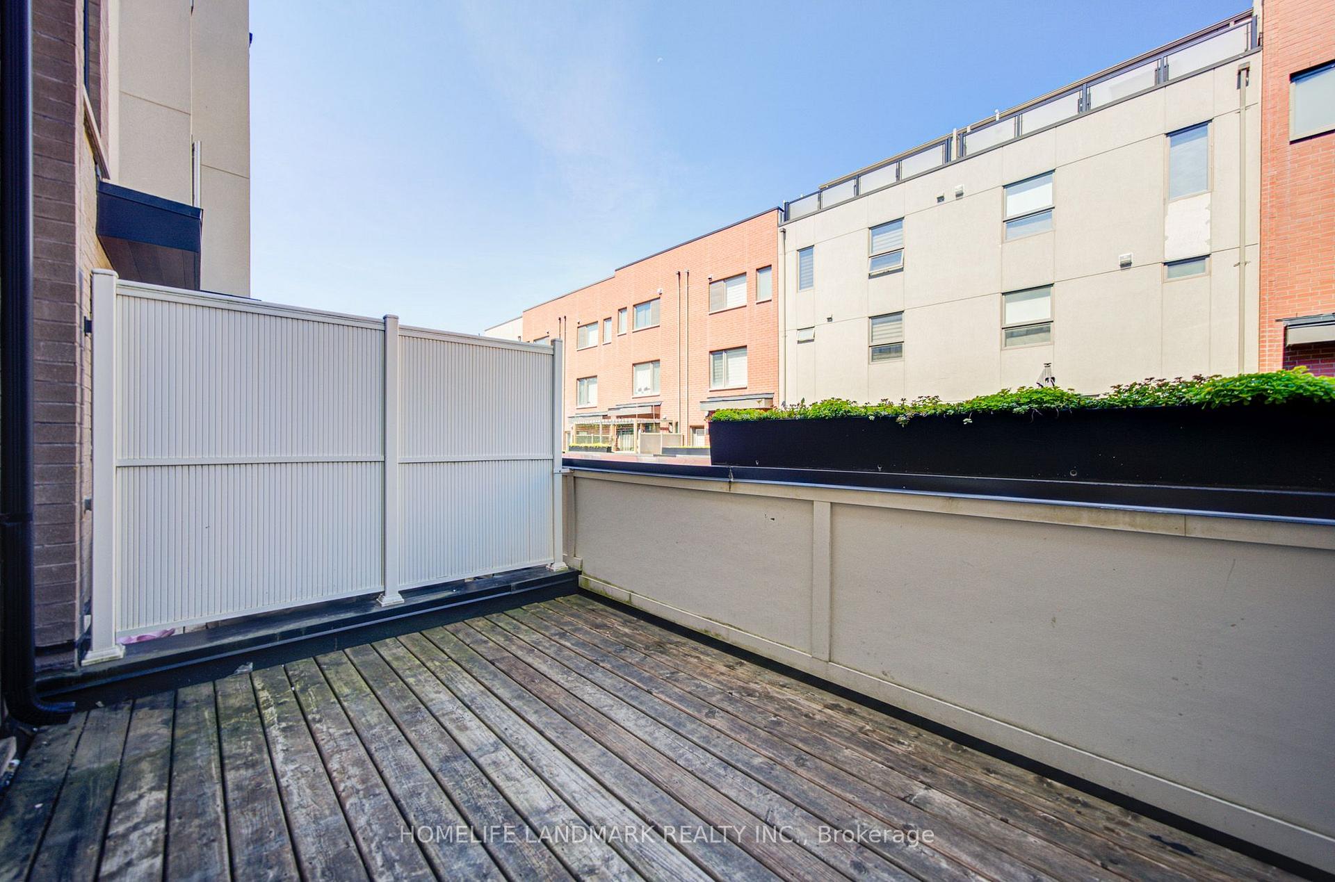 Photo 18 of 38 Sarah Jackson Crescent, North York, Downsview-Roding-CFB — HOMEH