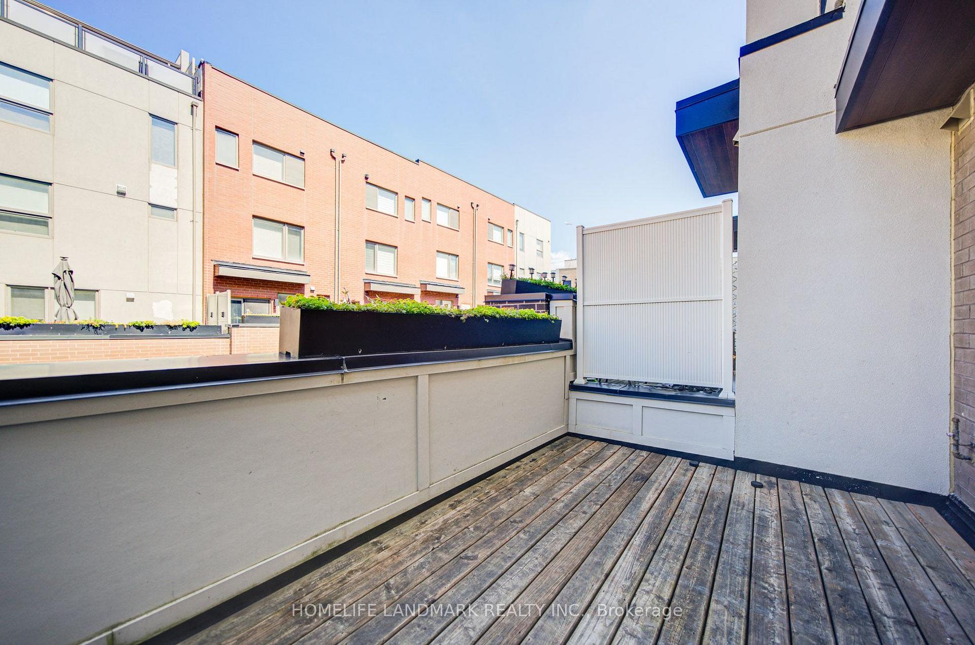Photo 19 of 38 Sarah Jackson Crescent, North York, Downsview-Roding-CFB — HOMEH
