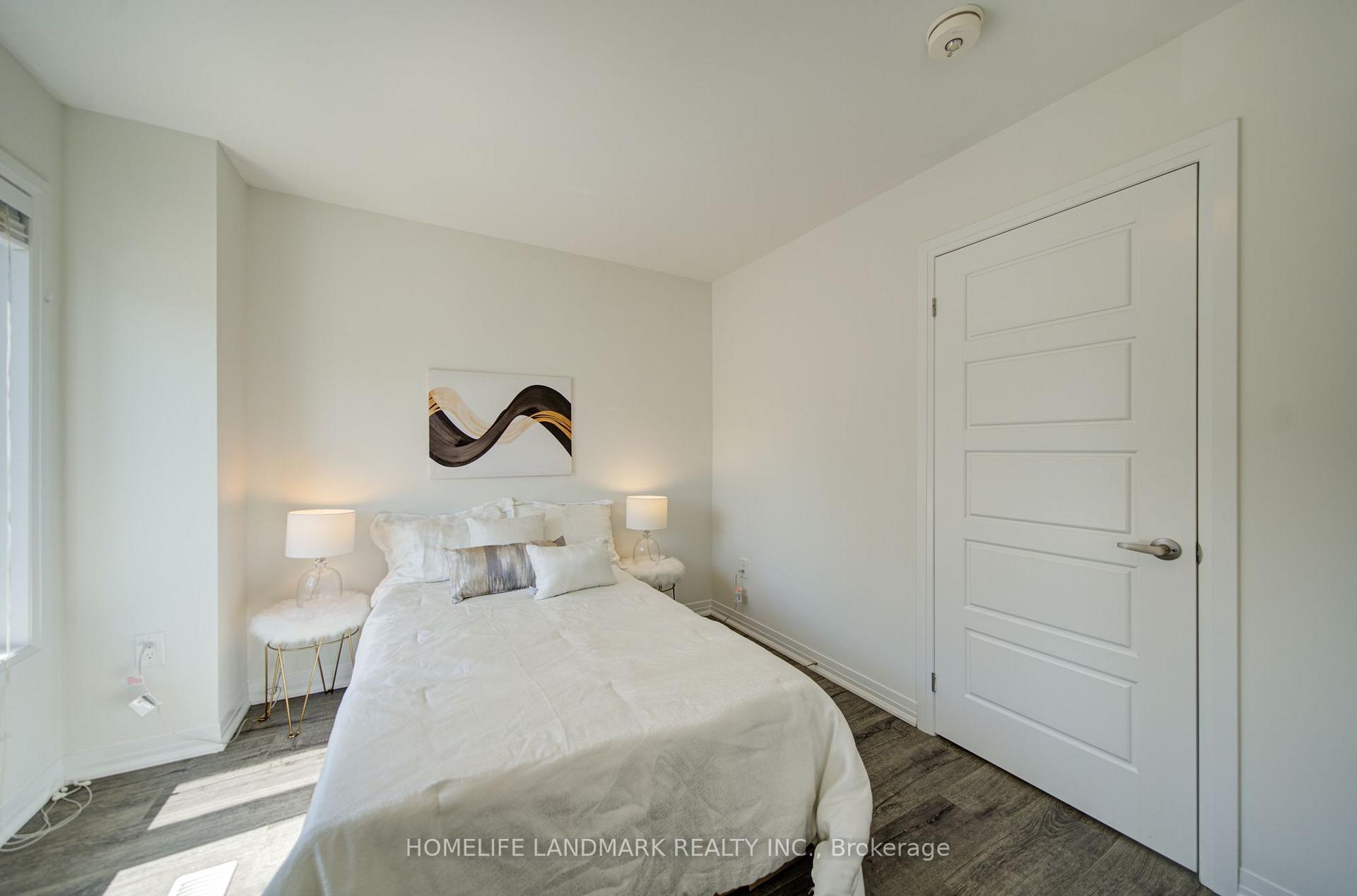 Photo 25 of 38 Sarah Jackson Crescent, North York, Downsview-Roding-CFB — HOMEH