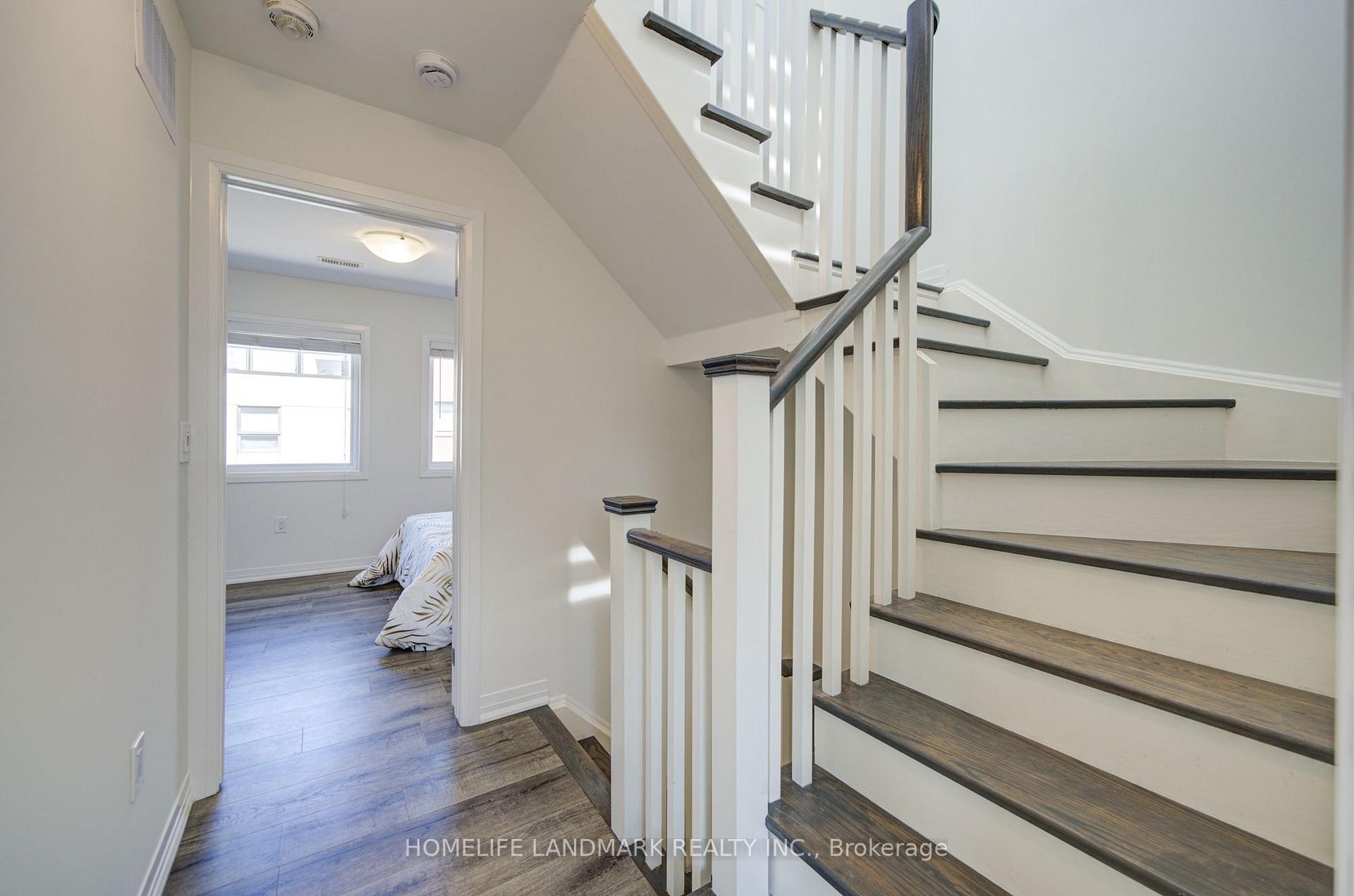 Photo 27 of 38 Sarah Jackson Crescent, North York, Downsview-Roding-CFB — HOMEH