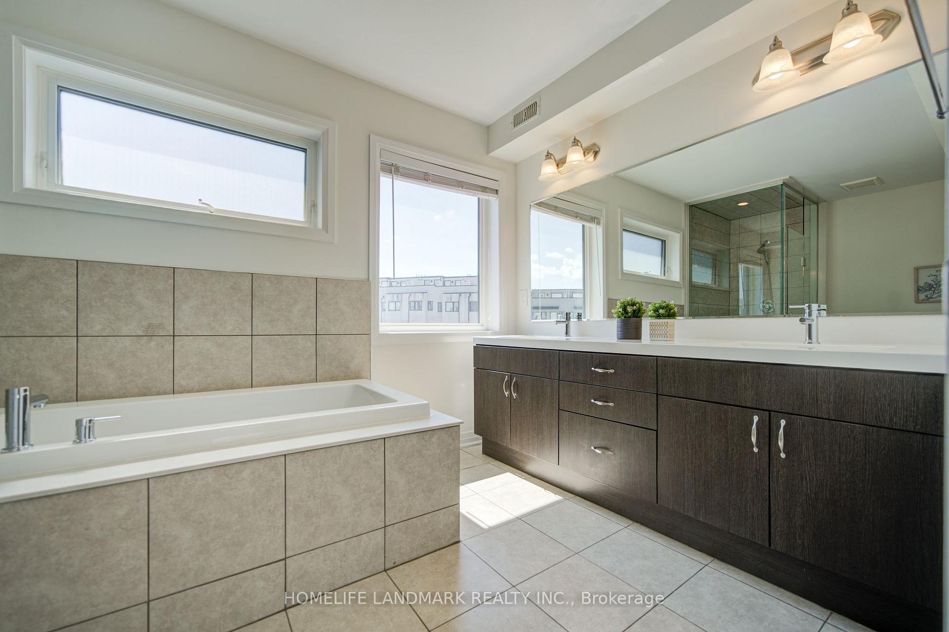 Photo 32 of 38 Sarah Jackson Crescent, North York, Downsview-Roding-CFB — HOMEH