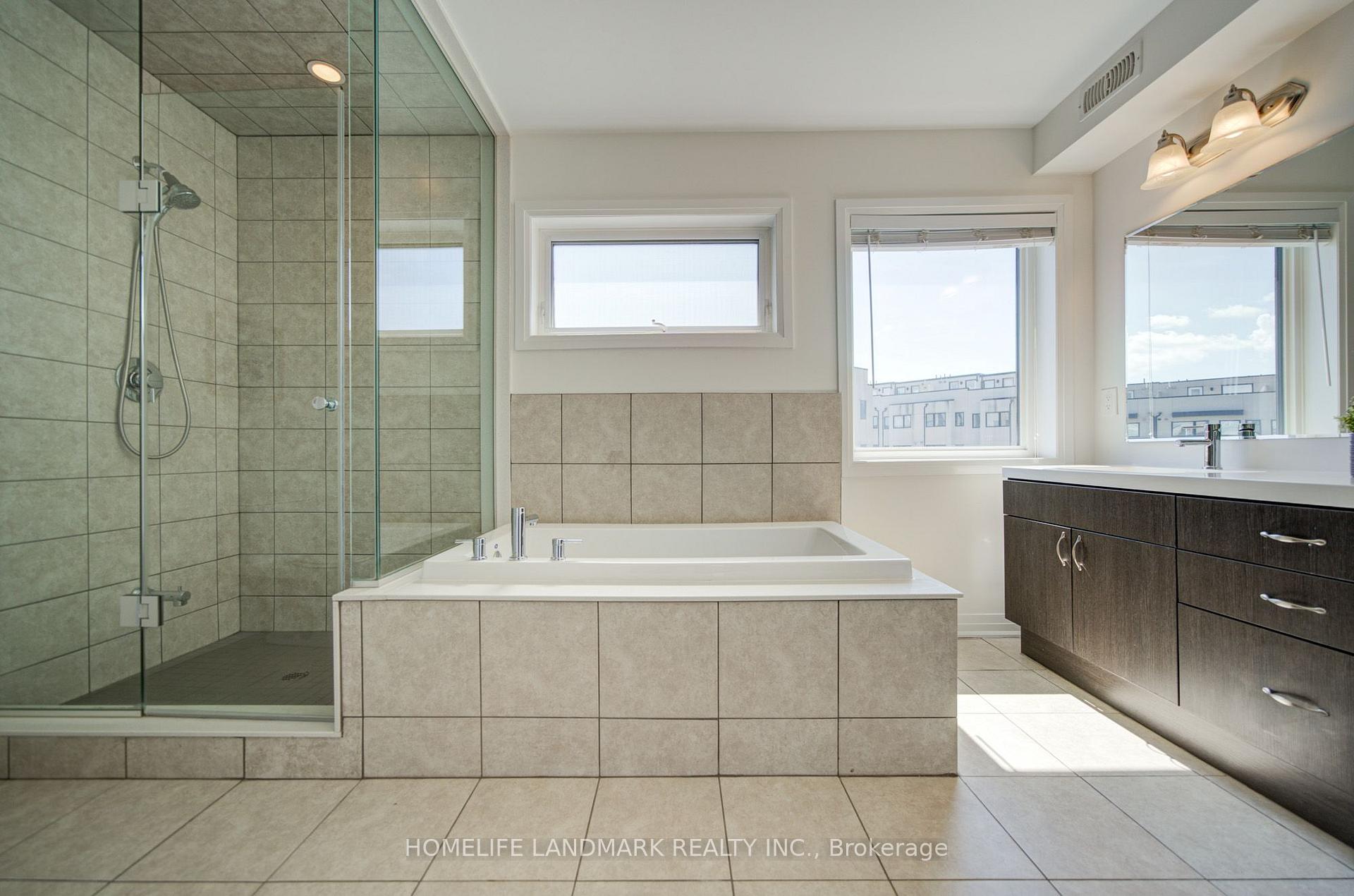 Photo 33 of 38 Sarah Jackson Crescent, North York, Downsview-Roding-CFB — HOMEH