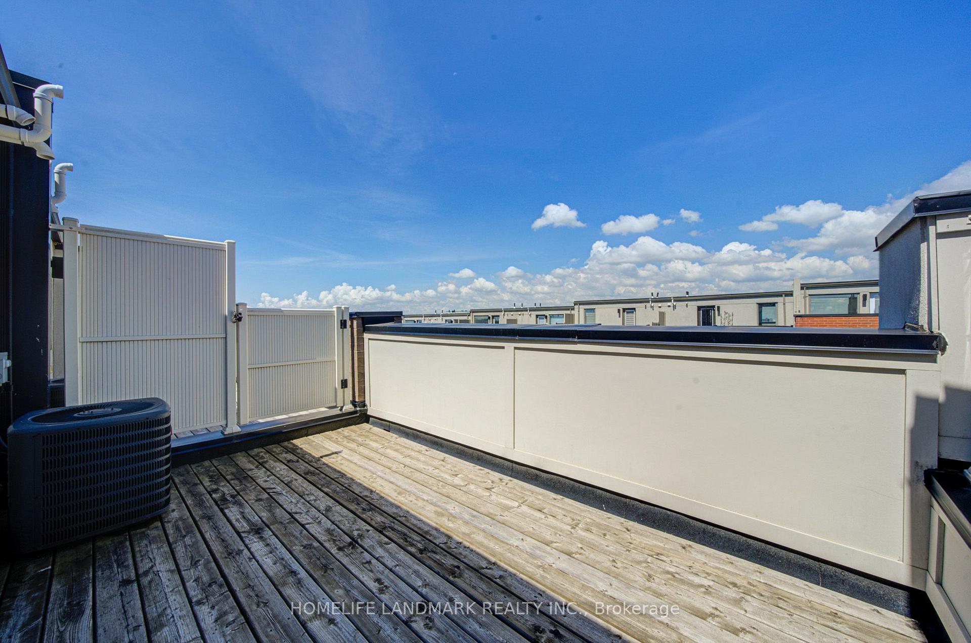 Photo 39 of 38 Sarah Jackson Crescent, North York, Downsview-Roding-CFB — HOMEH