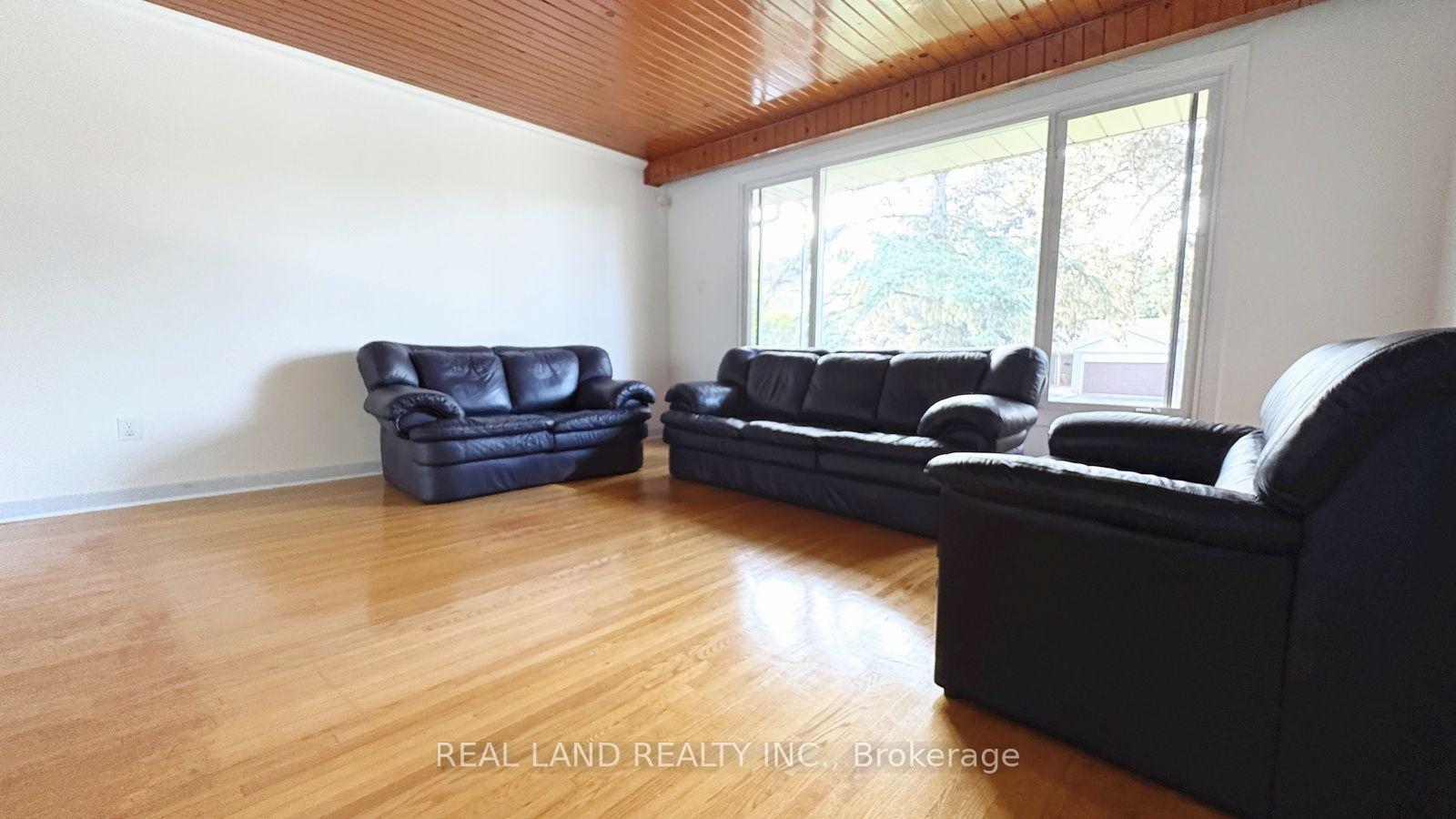 Photo 5 of 53 Lloydminster Crescent, North York, Newtonbrook East — HOMEH