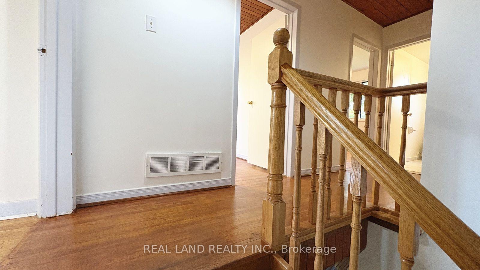 Photo 11 of 53 Lloydminster Crescent, North York, Newtonbrook East — HOMEH