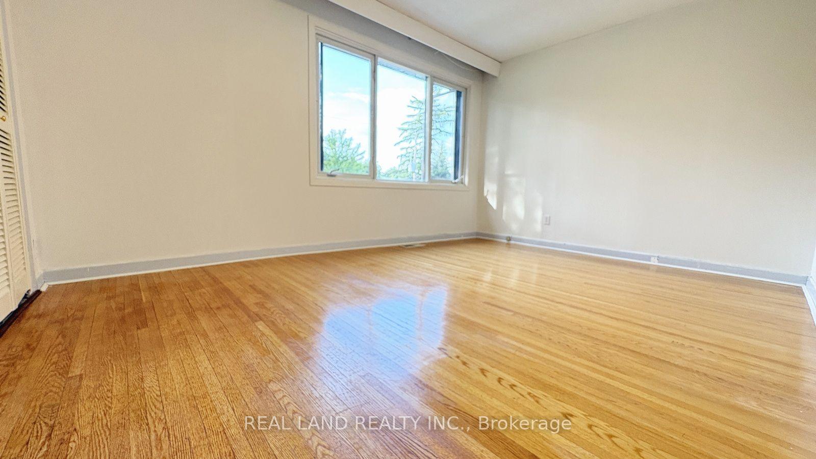 Photo 12 of 53 Lloydminster Crescent, North York, Newtonbrook East — HOMEH