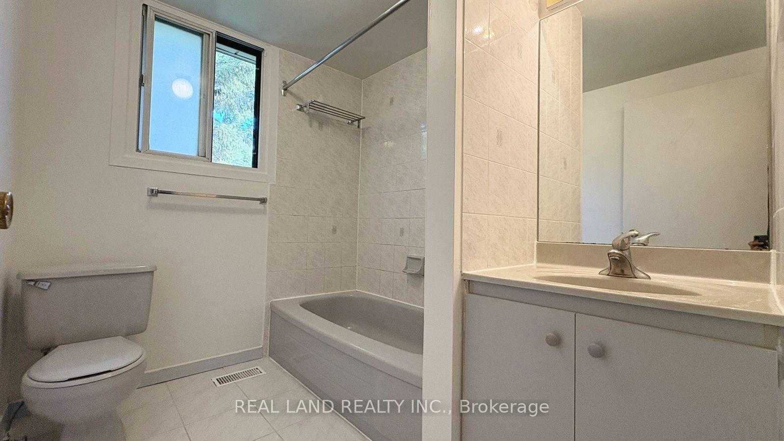 Photo 15 of 53 Lloydminster Crescent, North York, Newtonbrook East — HOMEH