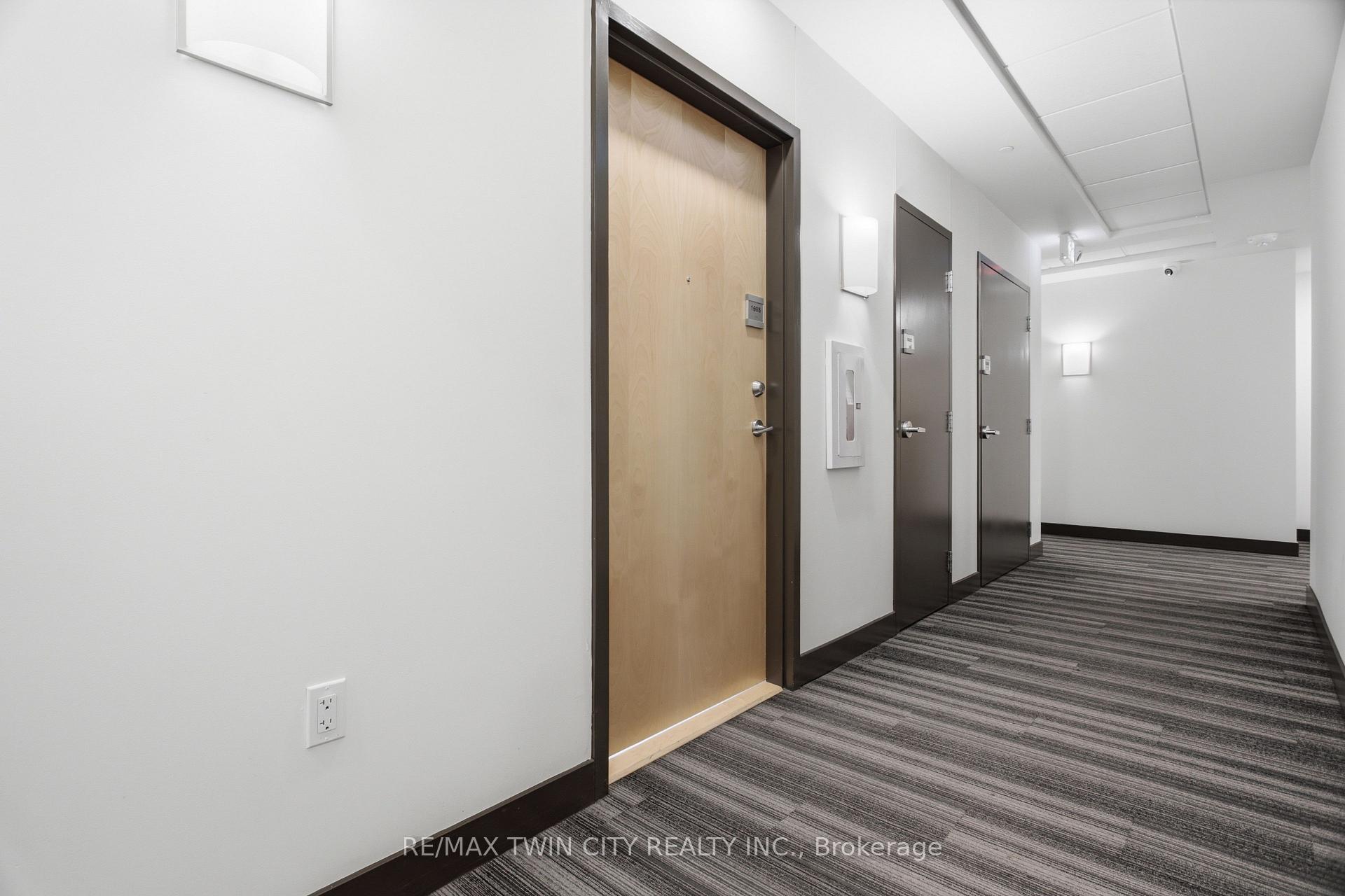 Photo 4 of Unit 1605, 100 Garment Street, Kitchener, City Commercial Core — HOMEH