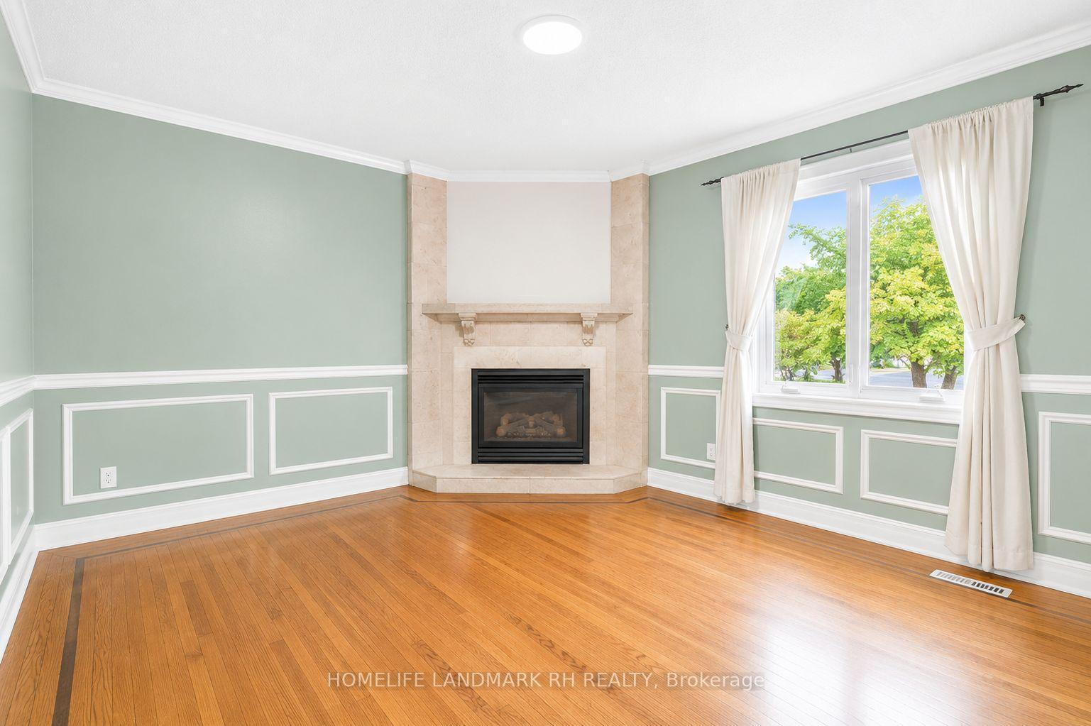 Photo 4 of 101 Pentland Crescent, Vaughan, Maple — HOMEH
