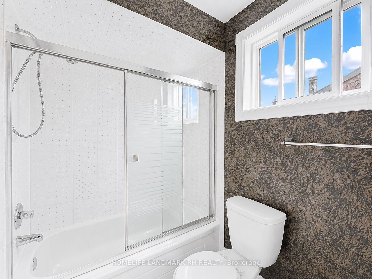 Photo 12 of 101 Pentland Crescent, Vaughan, Maple — HOMEH