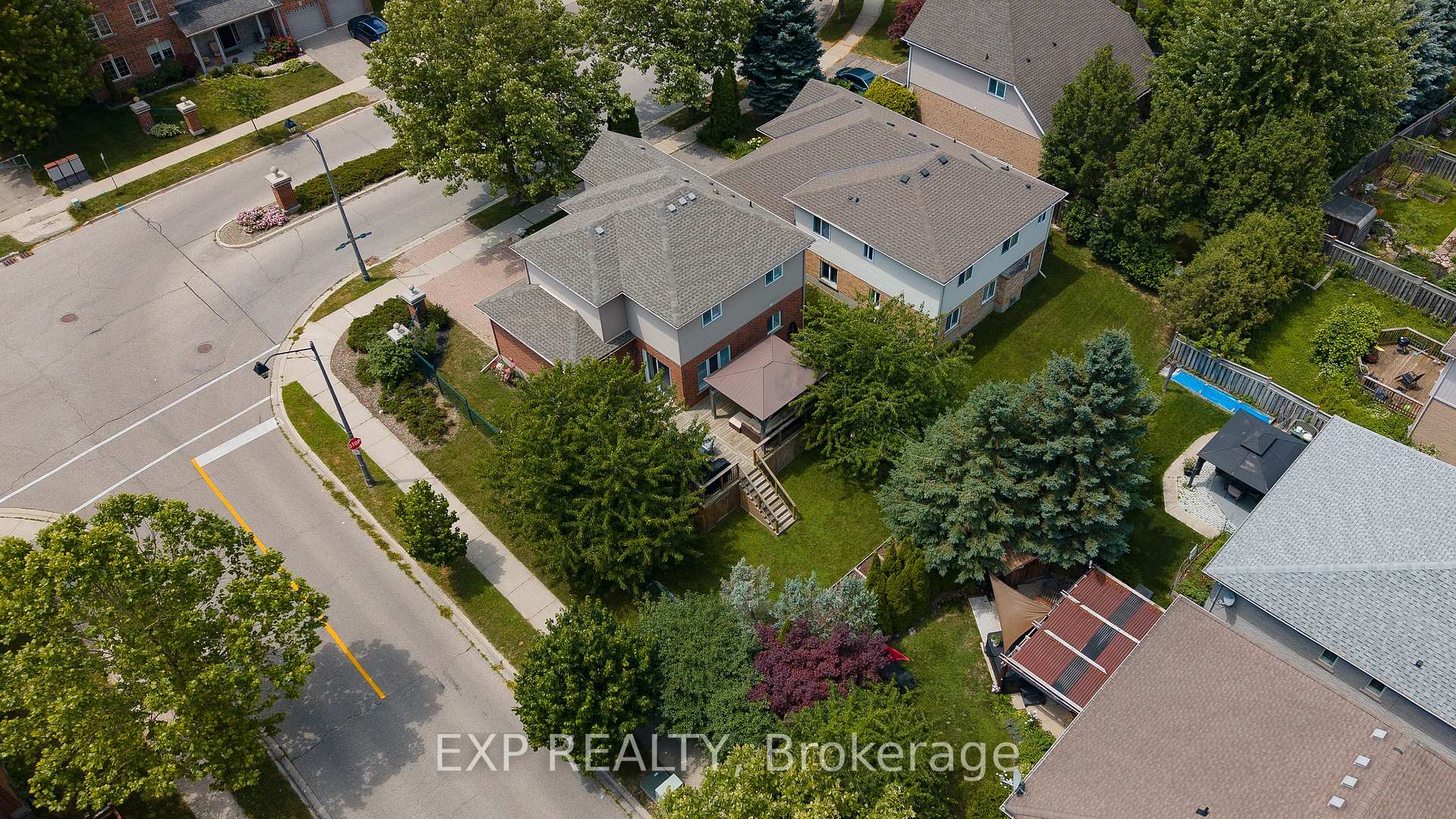 Photo 4 of 620 Munich Circle, Waterloo, Clair Hills — HOMEH
